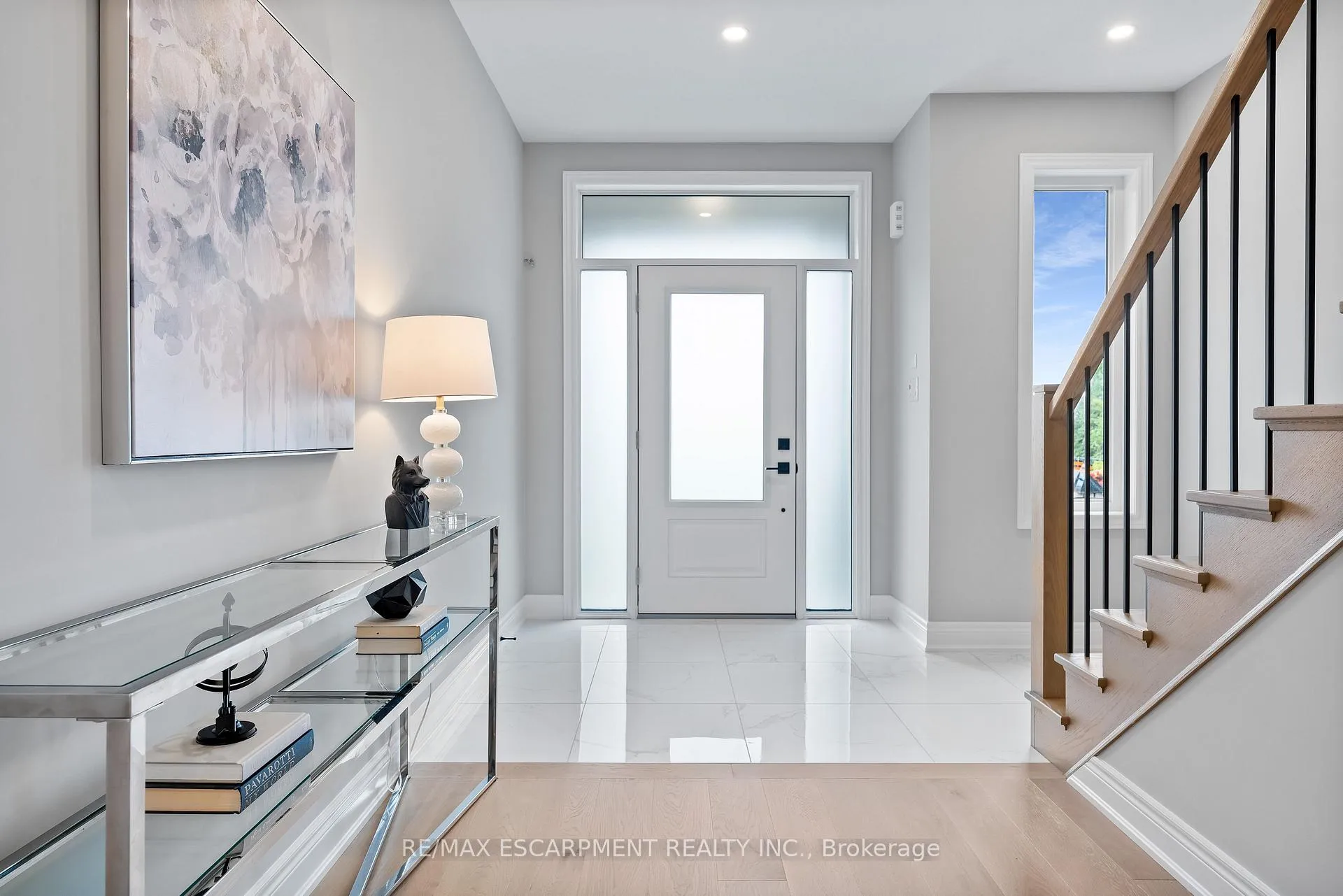 Photo 2 of 65 Seabreeze Crescent, Hamilton, Stoney Creek — HOMEH
