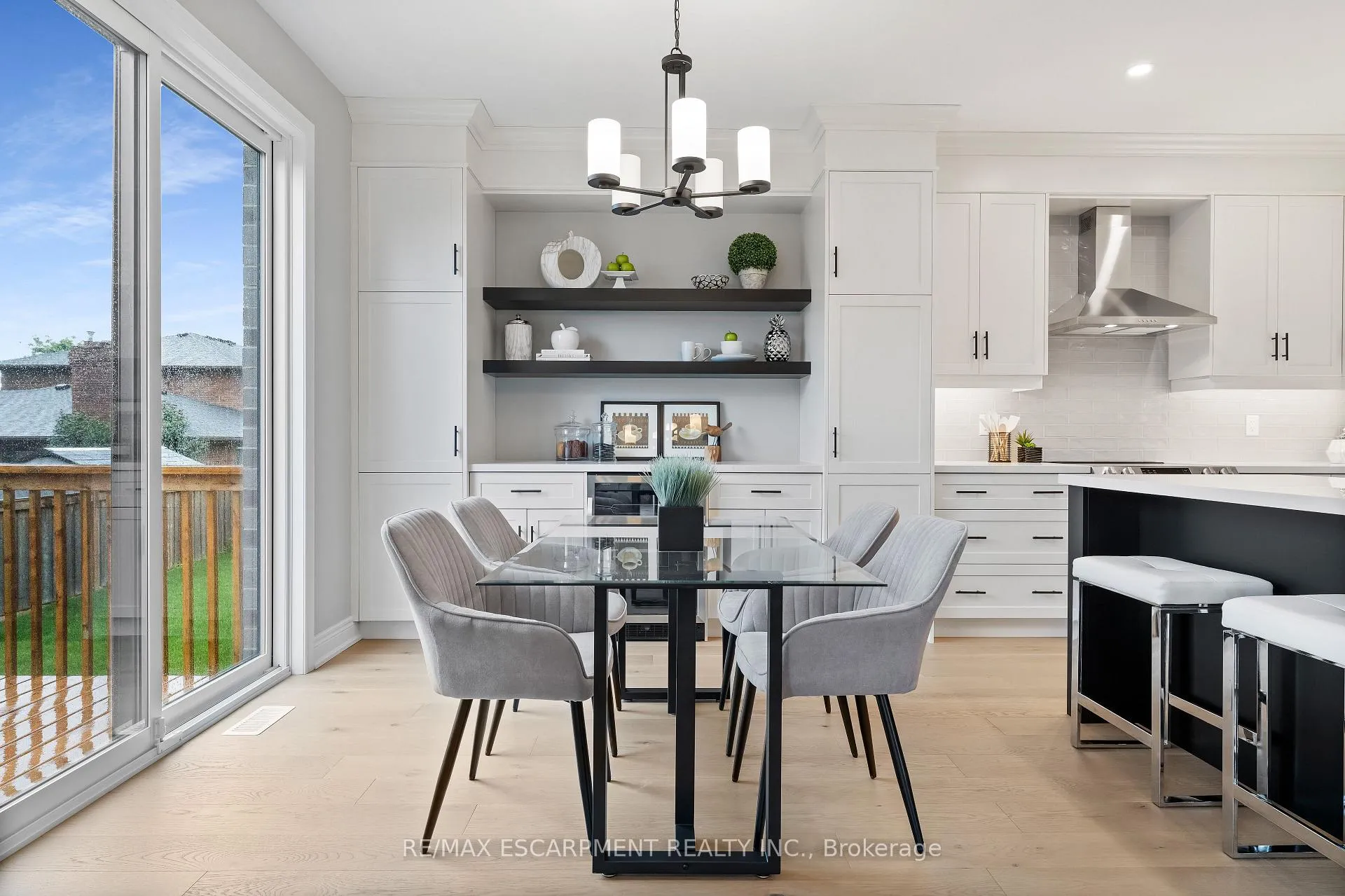 Photo 6 of 65 Seabreeze Crescent, Hamilton, Stoney Creek — HOMEH