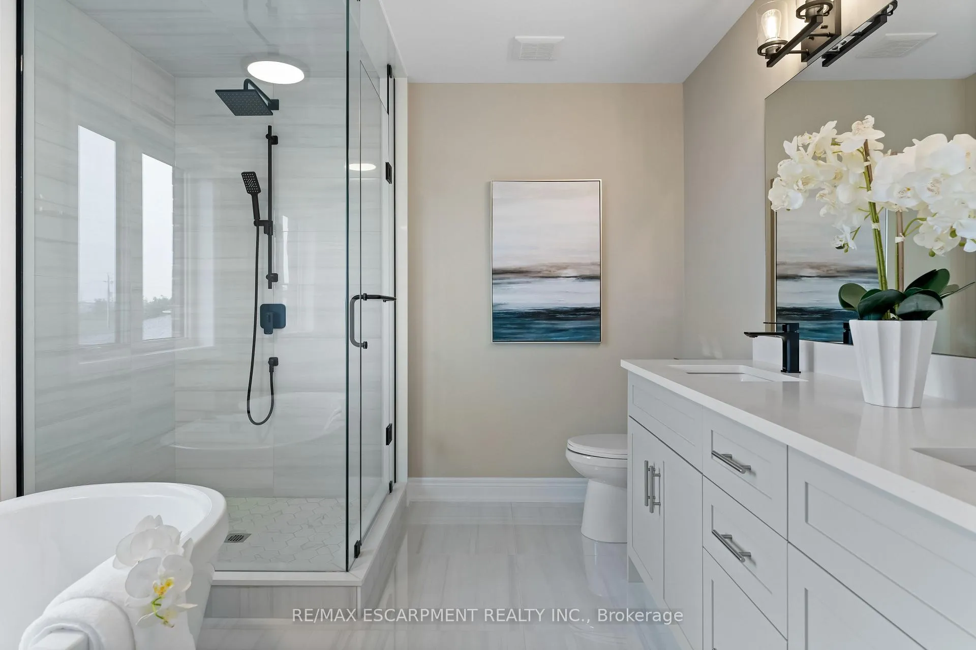 Photo 7 of 65 Seabreeze Crescent, Hamilton, Stoney Creek — HOMEH