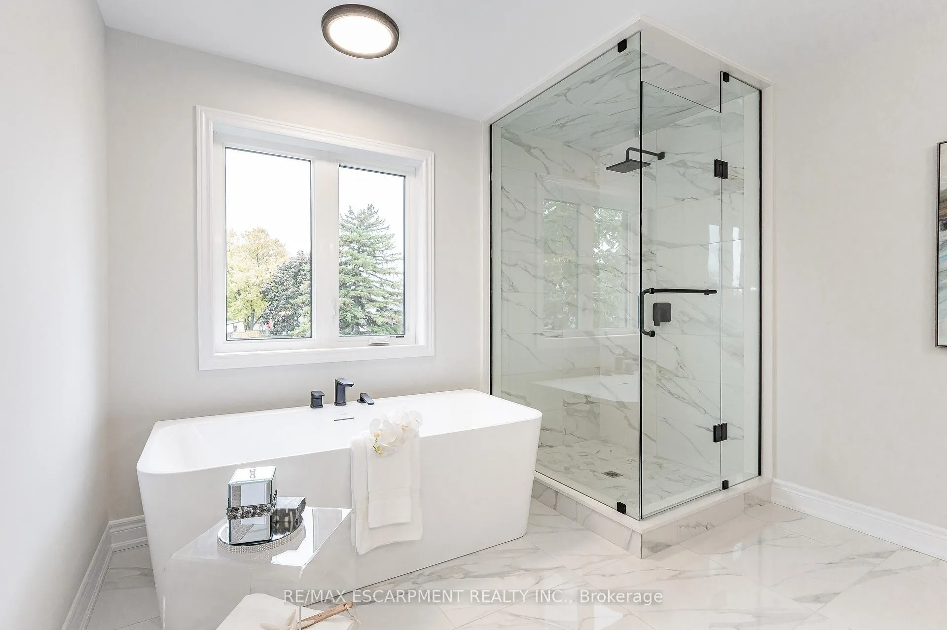 Photo 8 of 65 Seabreeze Crescent, Hamilton, Stoney Creek — HOMEH