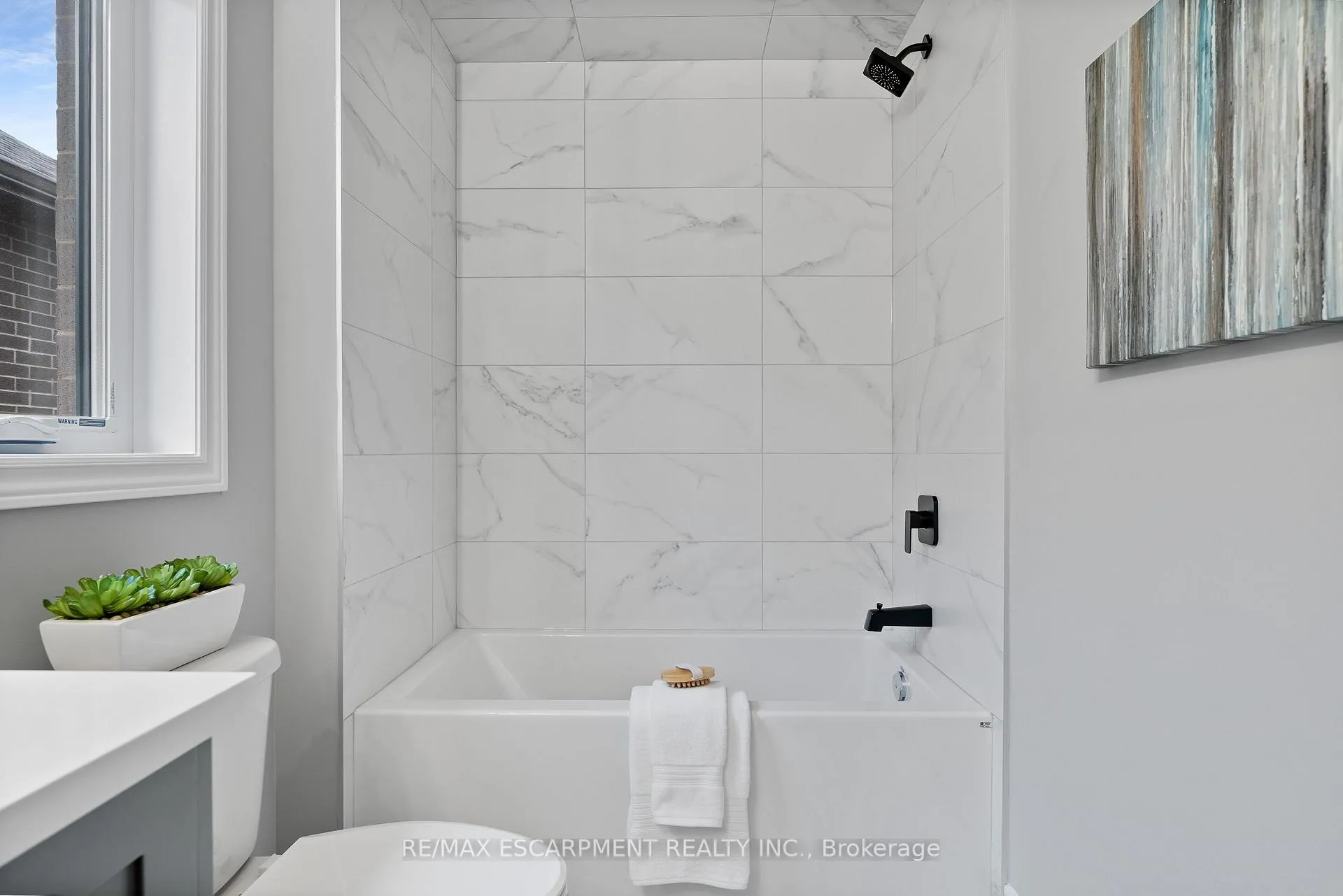 Photo 9 of 65 Seabreeze Crescent, Hamilton, Stoney Creek — HOMEH