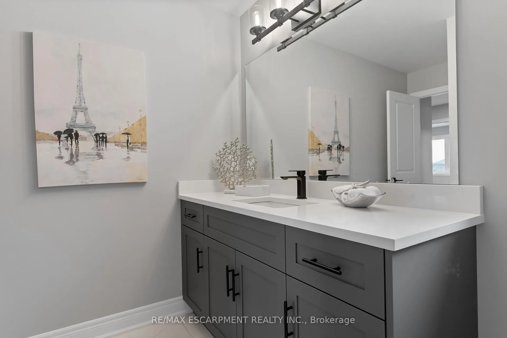 Photo 10 of 65 Seabreeze Crescent, Hamilton, Stoney Creek — HOMEH
