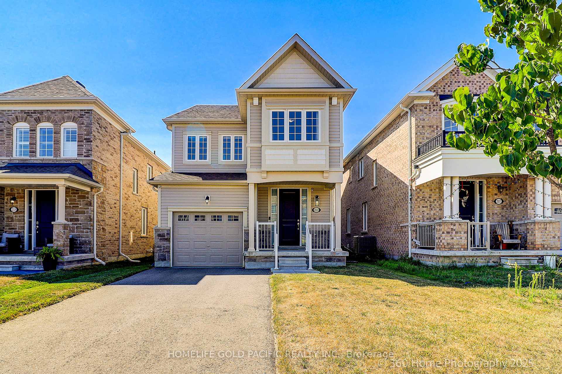 Front of 211 Ronald Hooper Avenue
