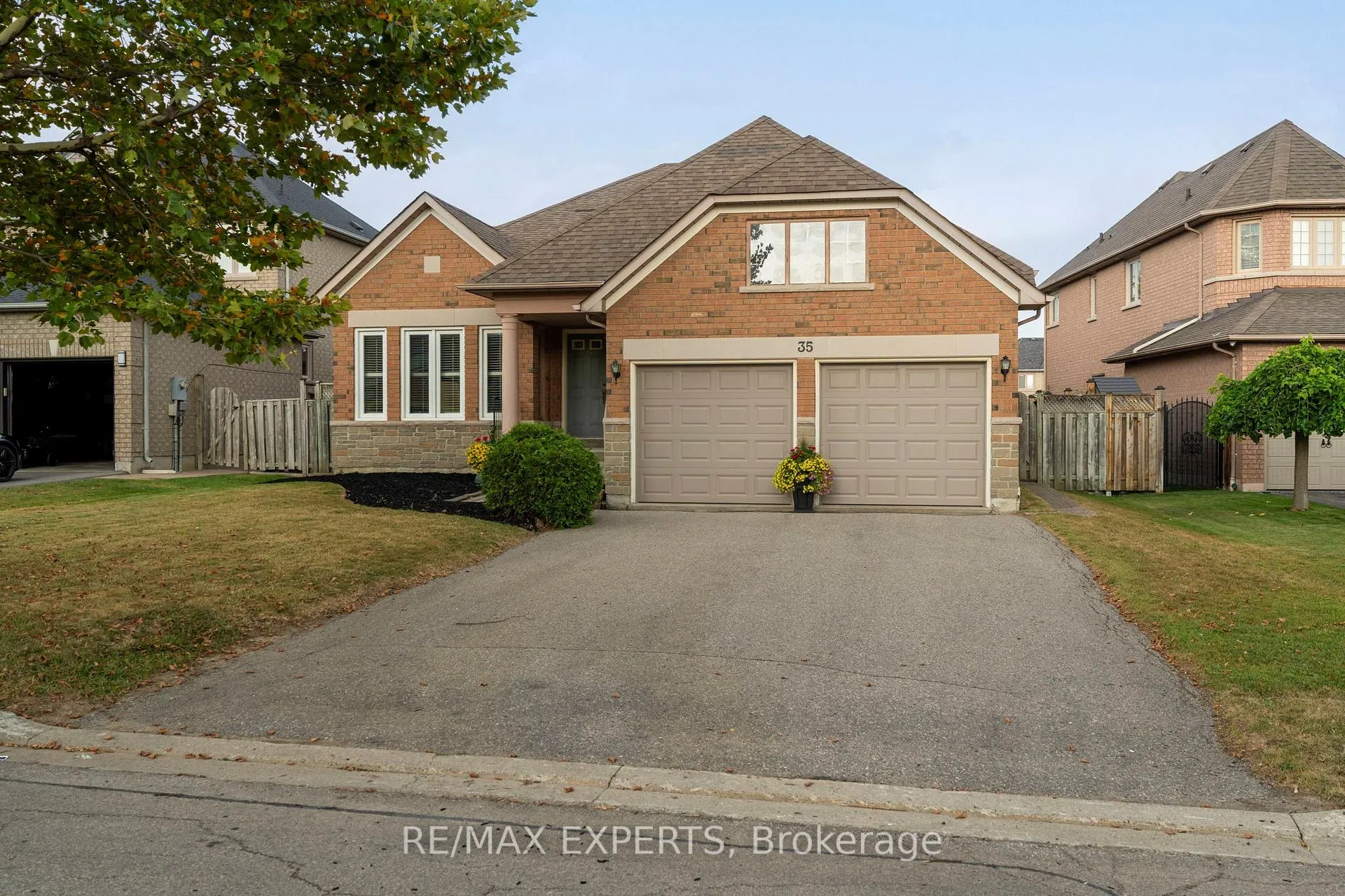 Photo 1 of 35 Falkirk Crescent, Vaughan, Maple — HOMEH