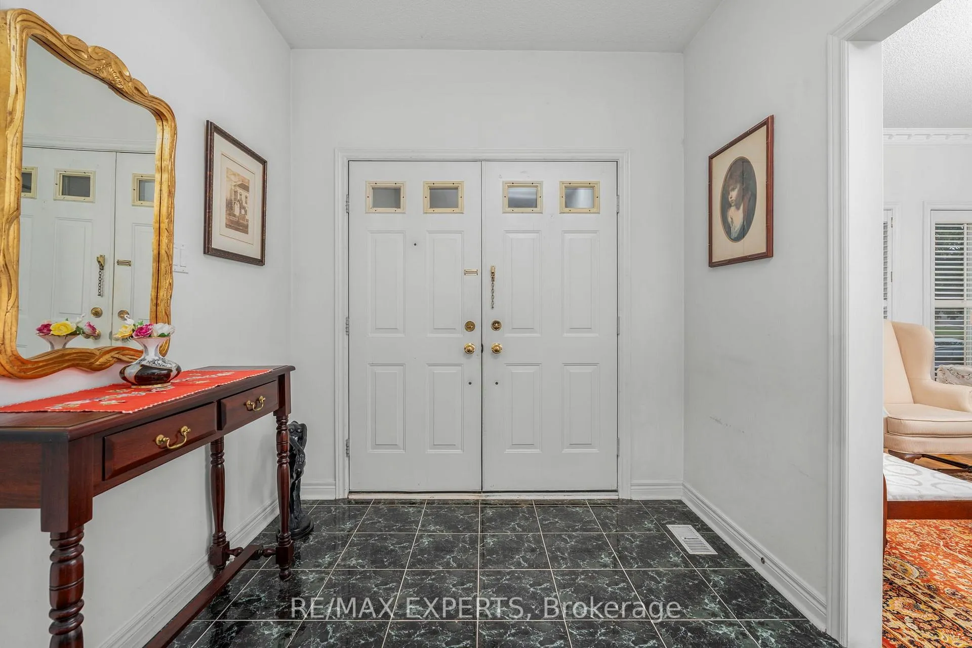 Photo 4 of 35 Falkirk Crescent, Vaughan, Maple — HOMEH
