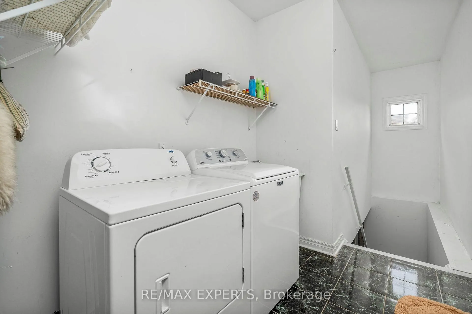Photo 5 of 35 Falkirk Crescent, Vaughan, Maple — HOMEH