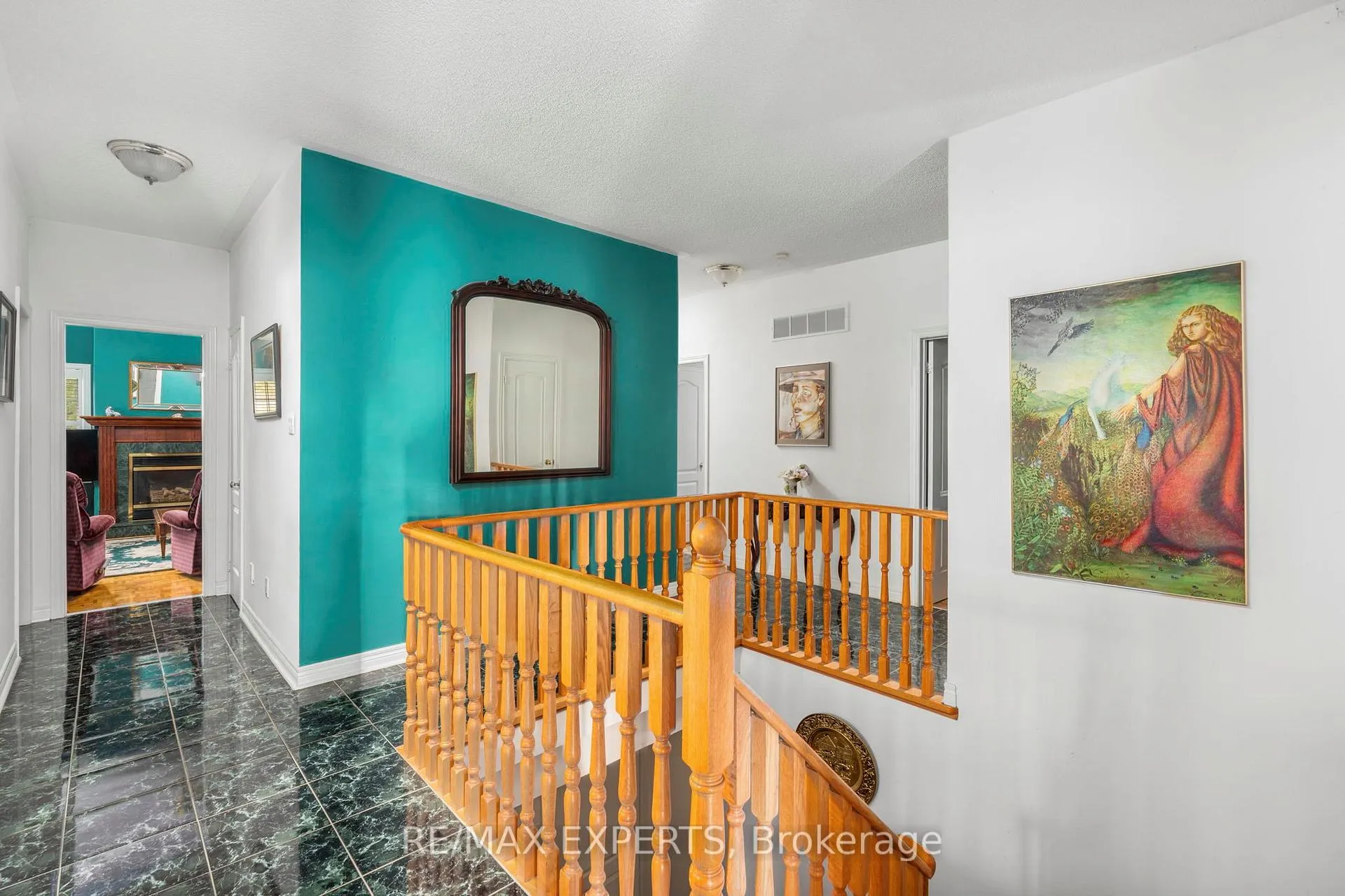 Photo 9 of 35 Falkirk Crescent, Vaughan, Maple — HOMEH