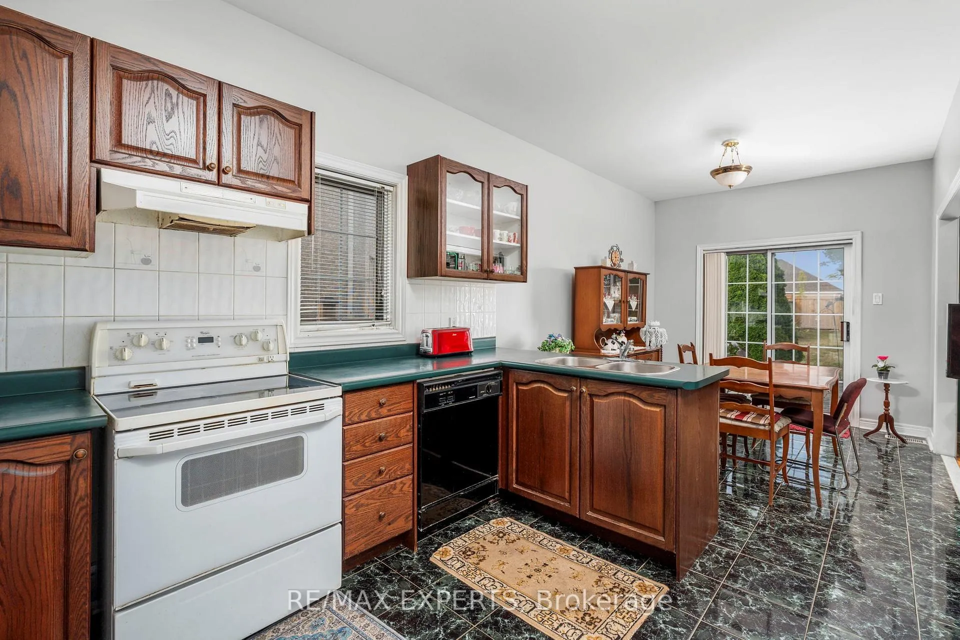 Photo 14 of 35 Falkirk Crescent, Vaughan, Maple — HOMEH