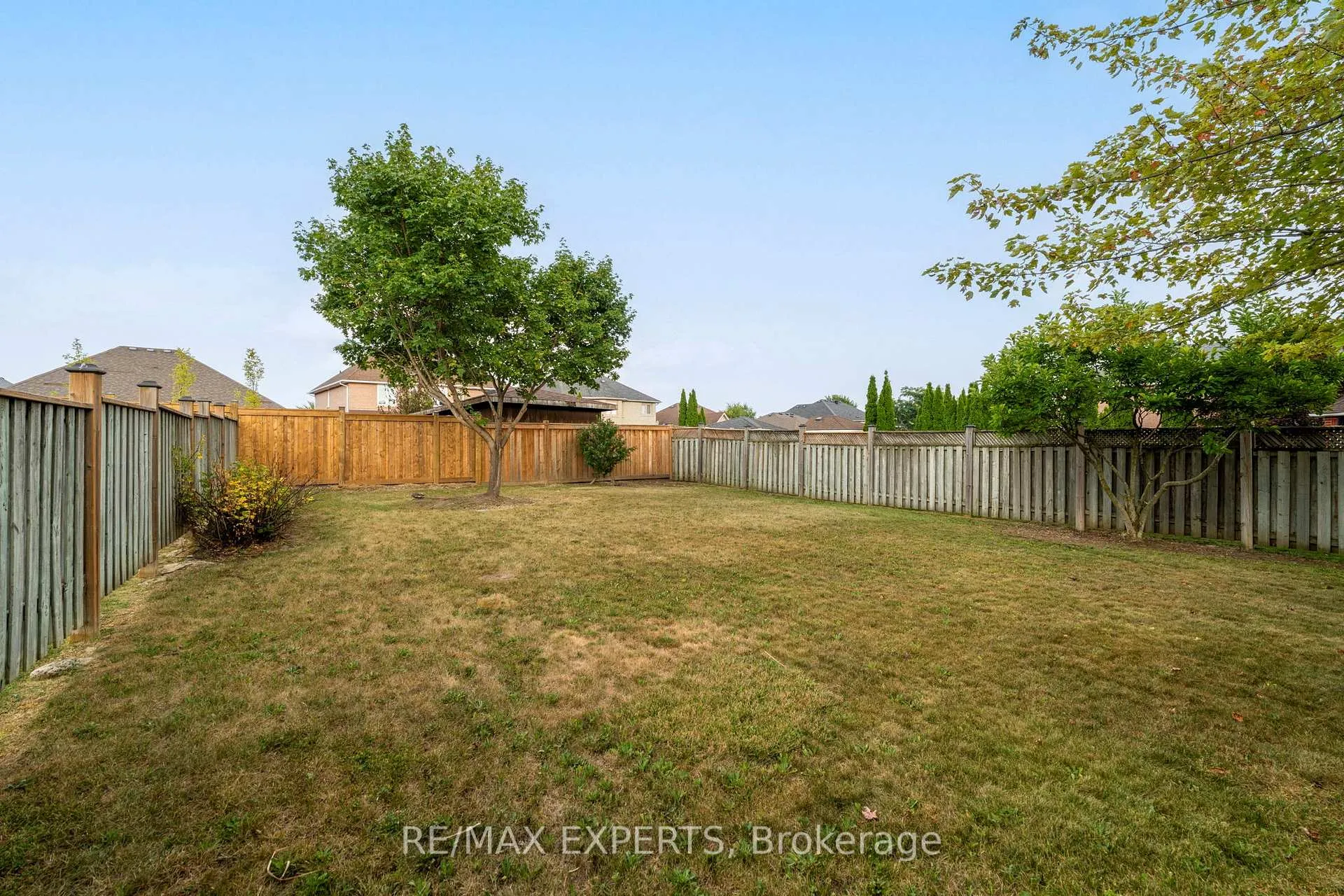 Photo 24 of 35 Falkirk Crescent, Vaughan, Maple — HOMEH