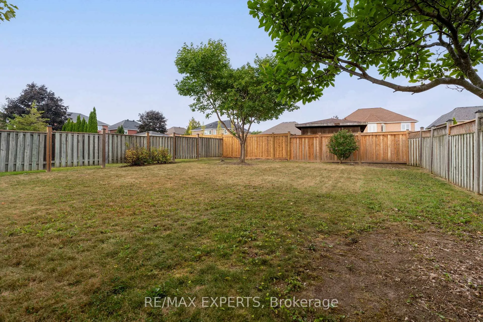 Photo 25 of 35 Falkirk Crescent, Vaughan, Maple — HOMEH