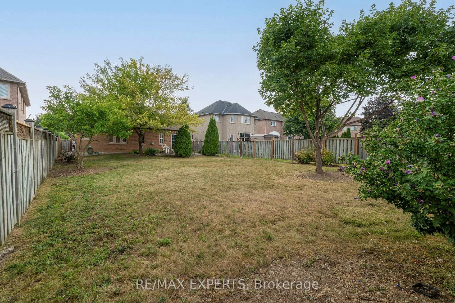 Photo 26 of 35 Falkirk Crescent, Vaughan, Maple — HOMEH