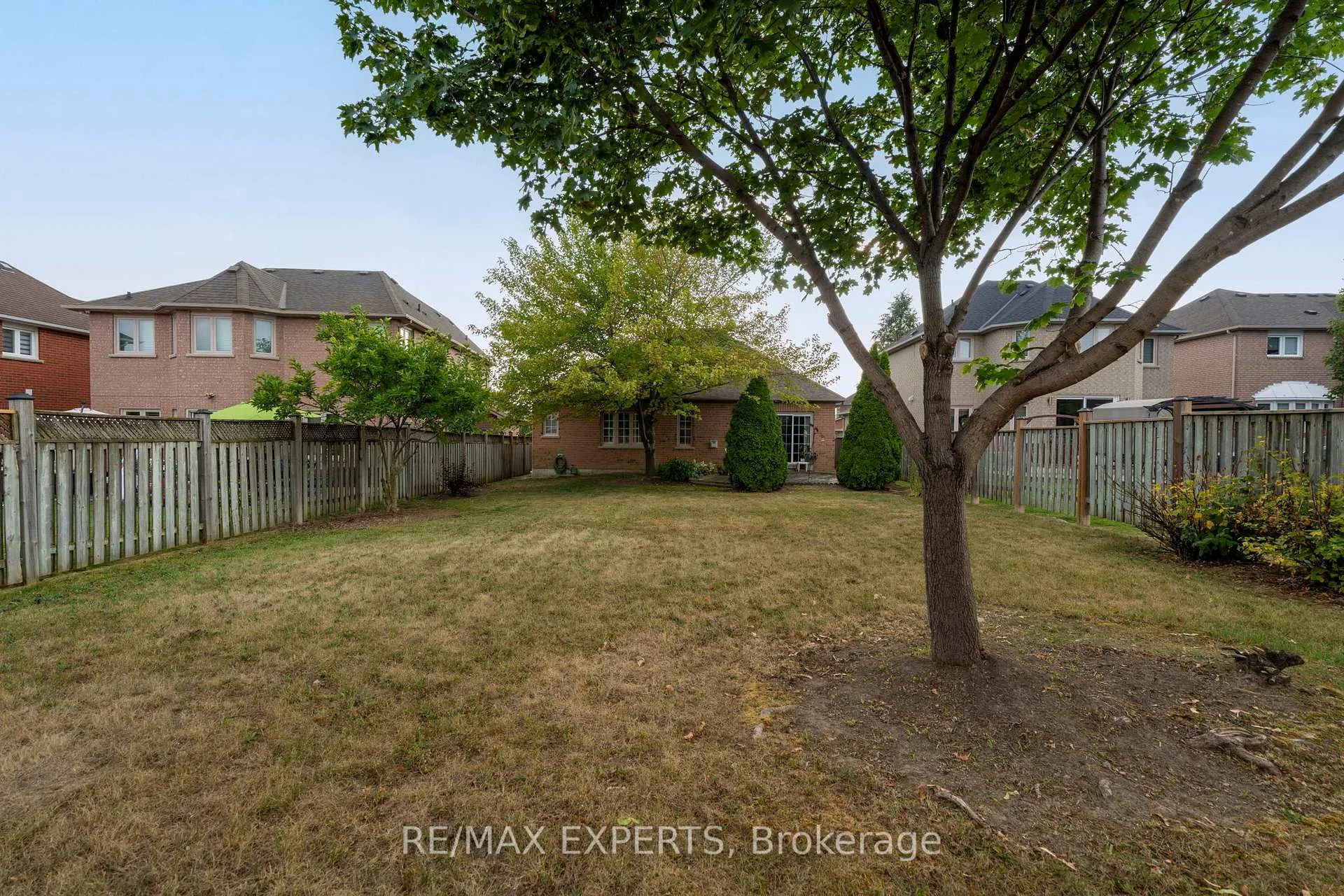Photo 27 of 35 Falkirk Crescent, Vaughan, Maple — HOMEH