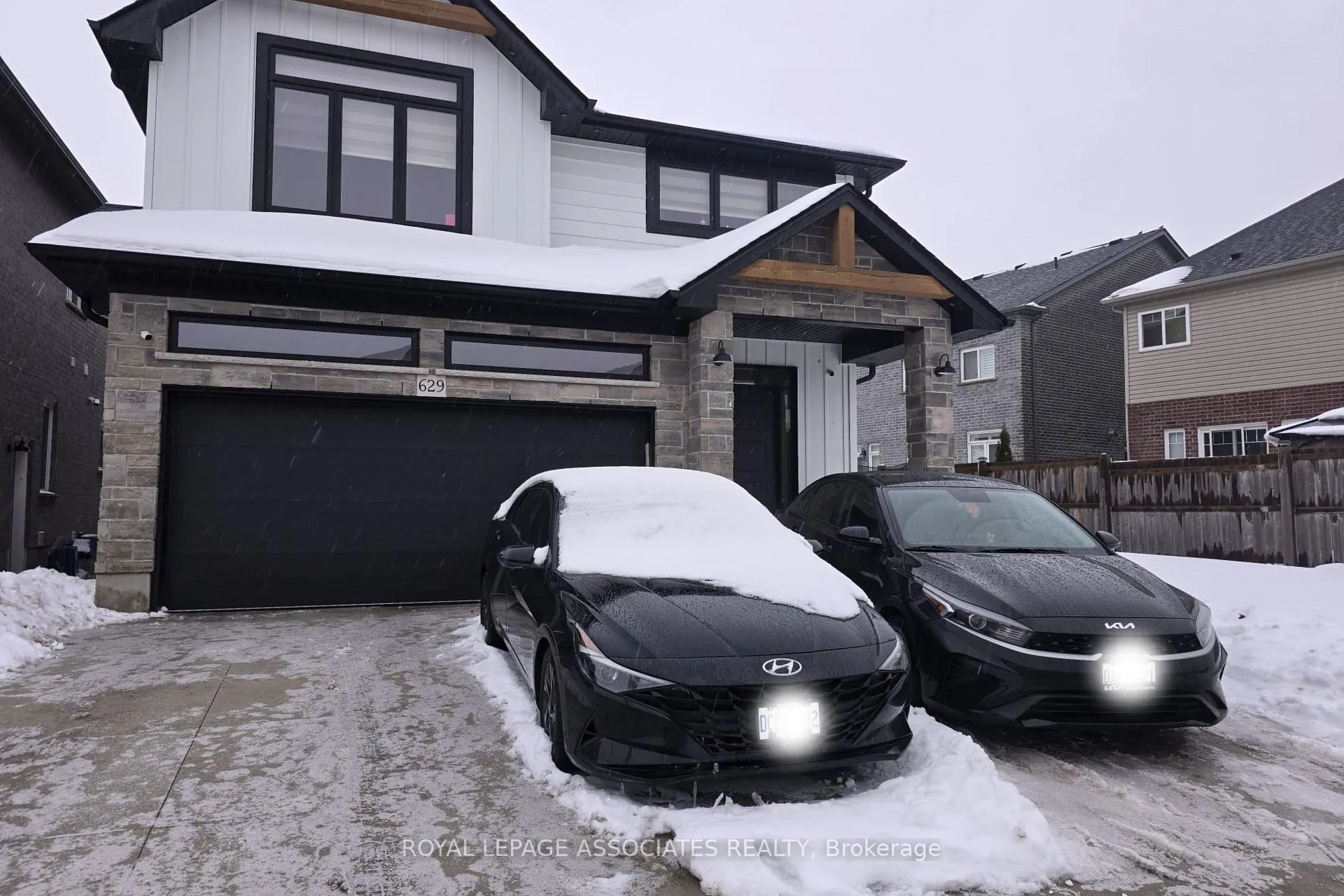 Front of 629 Doonwoods Crescent