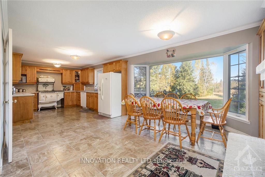 Photo 8 of 4000 Stonecrest Road, Ottawa, Dunrobin — HOMEH