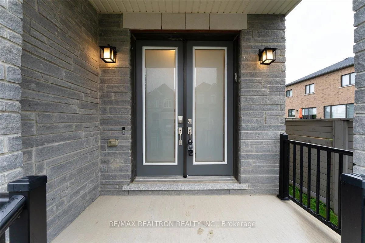 Photo 3 of 7 Maple Fields Circle, Aurora, Aurora Estates — HOMEH