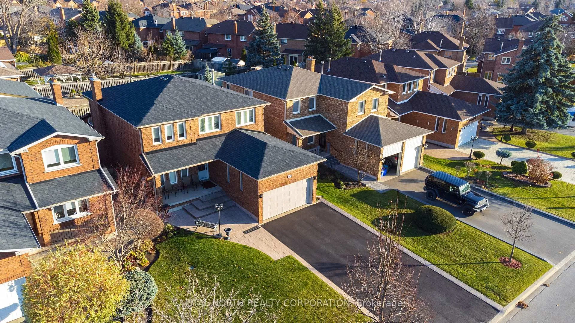 Photo 4 of 65 Sherbourne Drive, Vaughan, Maple — HOMEH