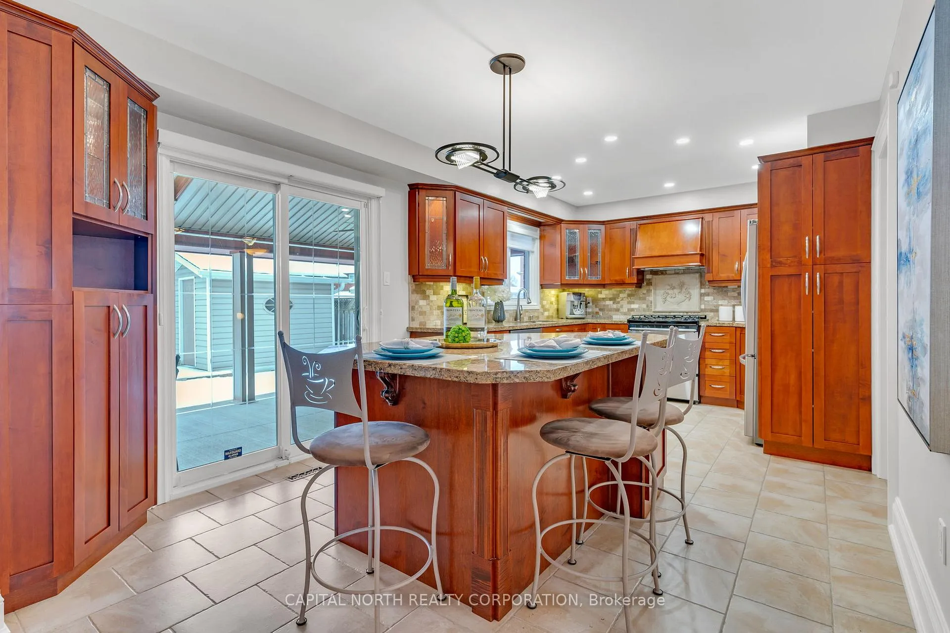 Photo 11 of 65 Sherbourne Drive, Vaughan, Maple — HOMEH