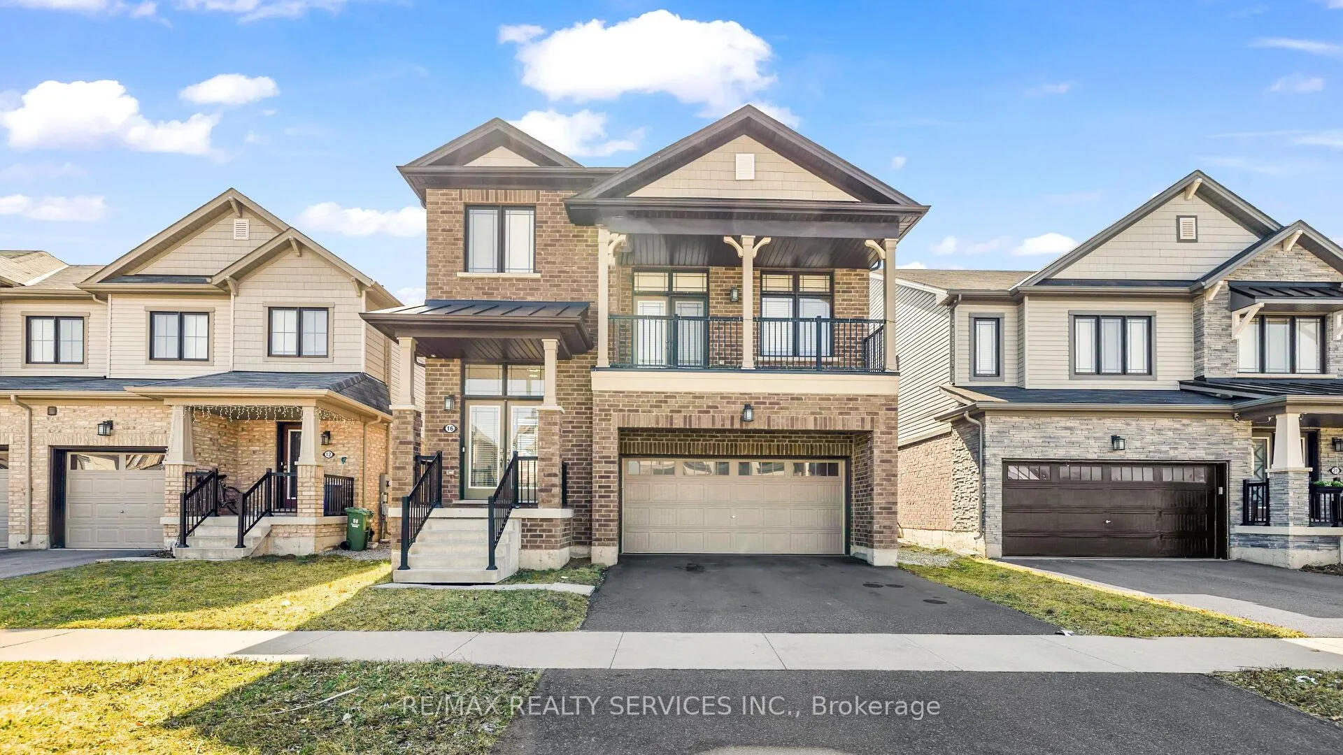 Photo 1 of 16 Pagebrook Crescent E, Hamilton, Stoney Creek Mountain — HOMEH