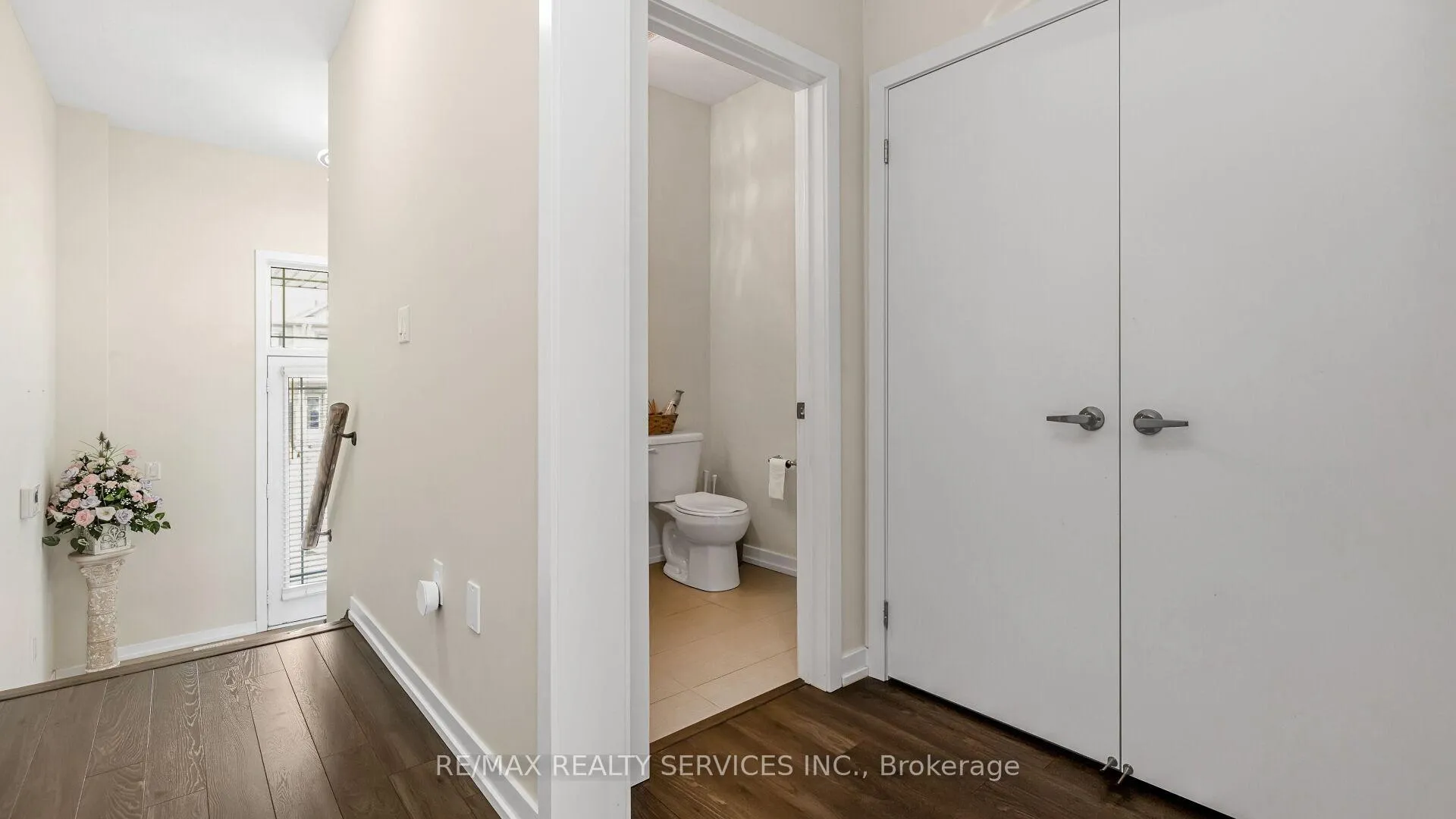 Photo 7 of 16 Pagebrook Crescent E, Hamilton, Stoney Creek Mountain — HOMEH