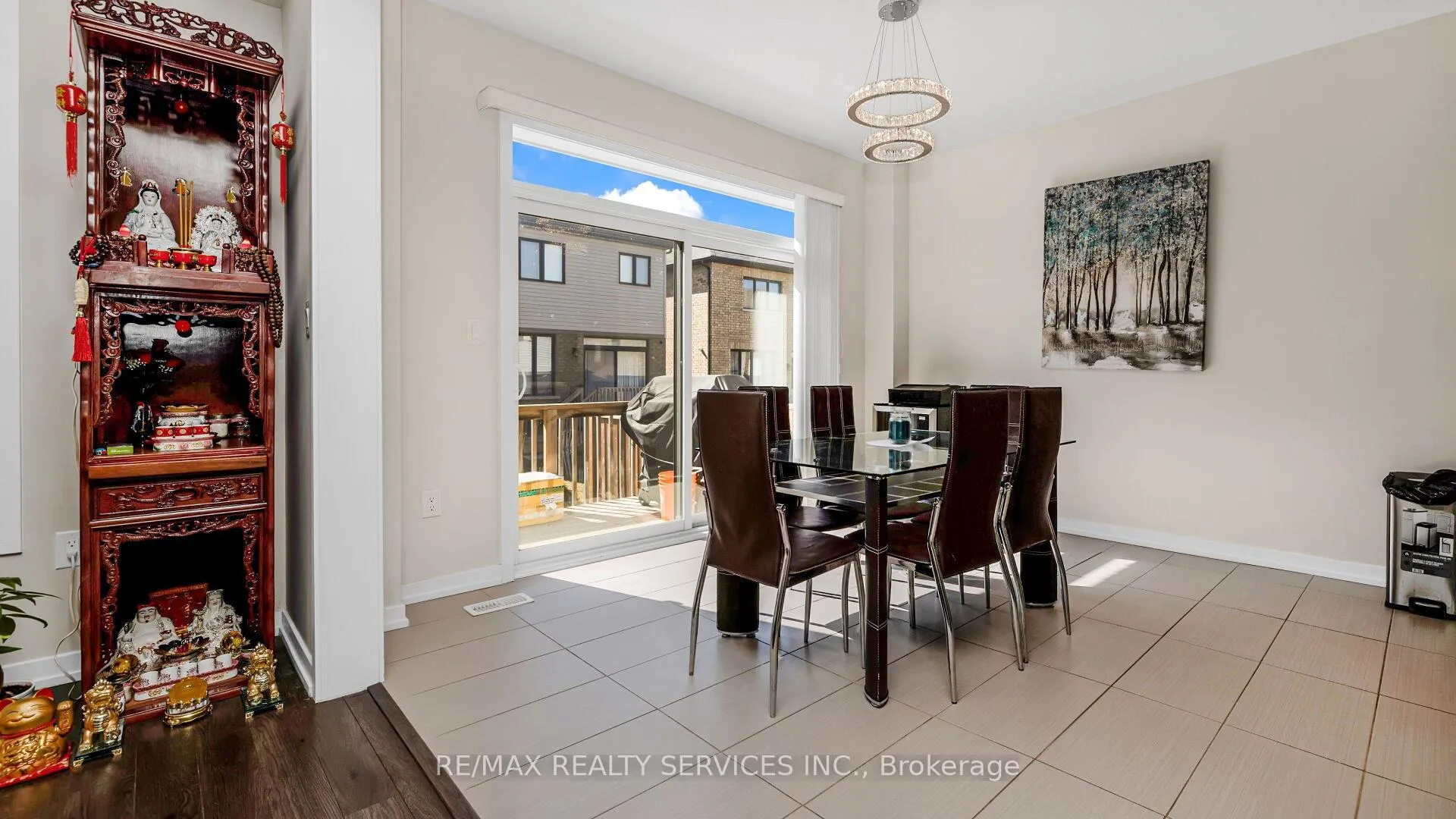 Photo 14 of 16 Pagebrook Crescent E, Hamilton, Stoney Creek Mountain — HOMEH