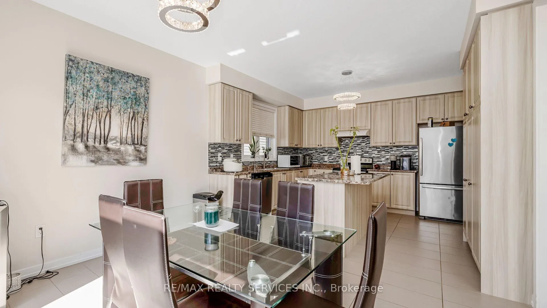Photo 15 of 16 Pagebrook Crescent E, Hamilton, Stoney Creek Mountain — HOMEH