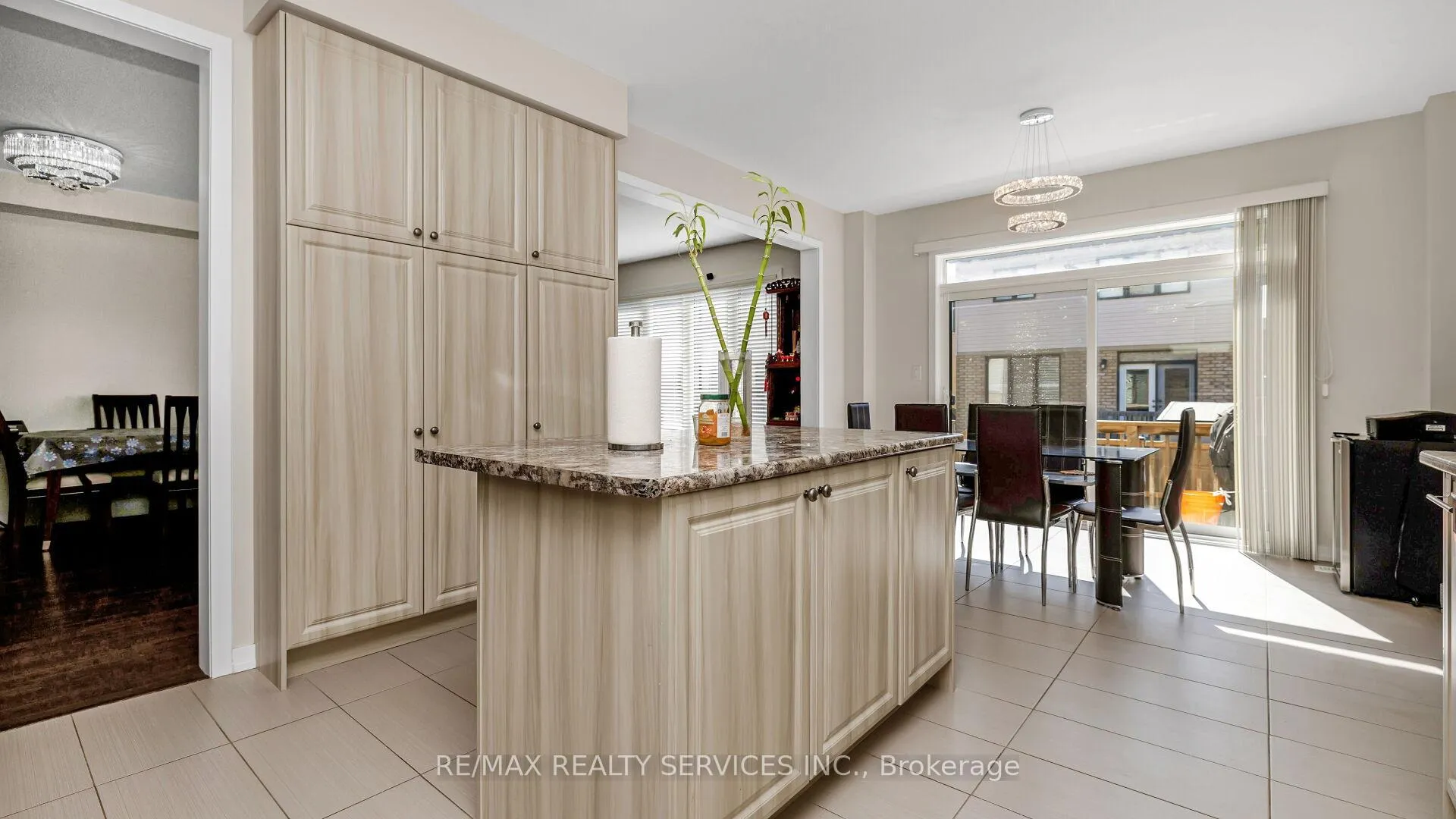 Photo 17 of 16 Pagebrook Crescent E, Hamilton, Stoney Creek Mountain — HOMEH