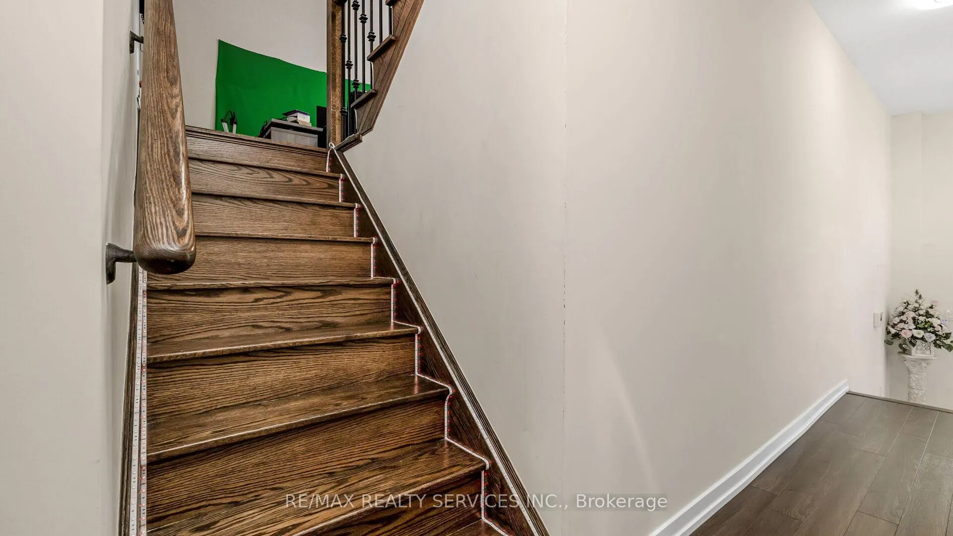 Photo 19 of 16 Pagebrook Crescent E, Hamilton, Stoney Creek Mountain — HOMEH
