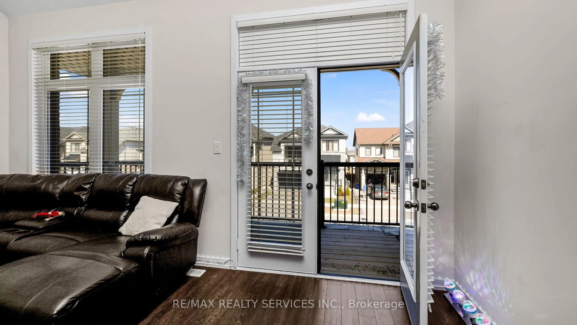 Photo 23 of 16 Pagebrook Crescent E, Hamilton, Stoney Creek Mountain — HOMEH