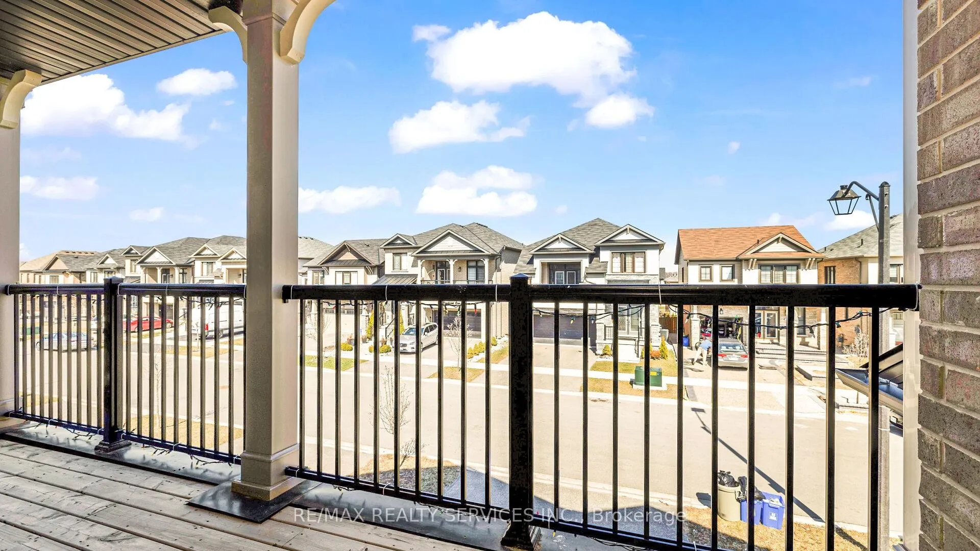Photo 24 of 16 Pagebrook Crescent E, Hamilton, Stoney Creek Mountain — HOMEH