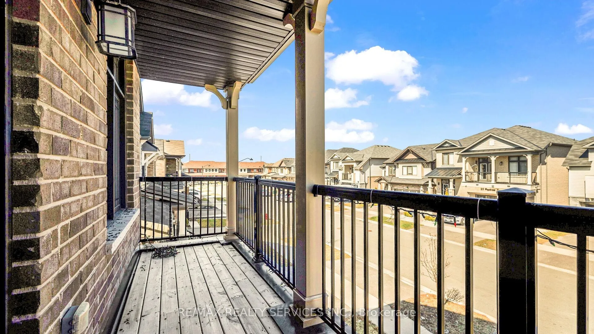 Photo 25 of 16 Pagebrook Crescent E, Hamilton, Stoney Creek Mountain — HOMEH