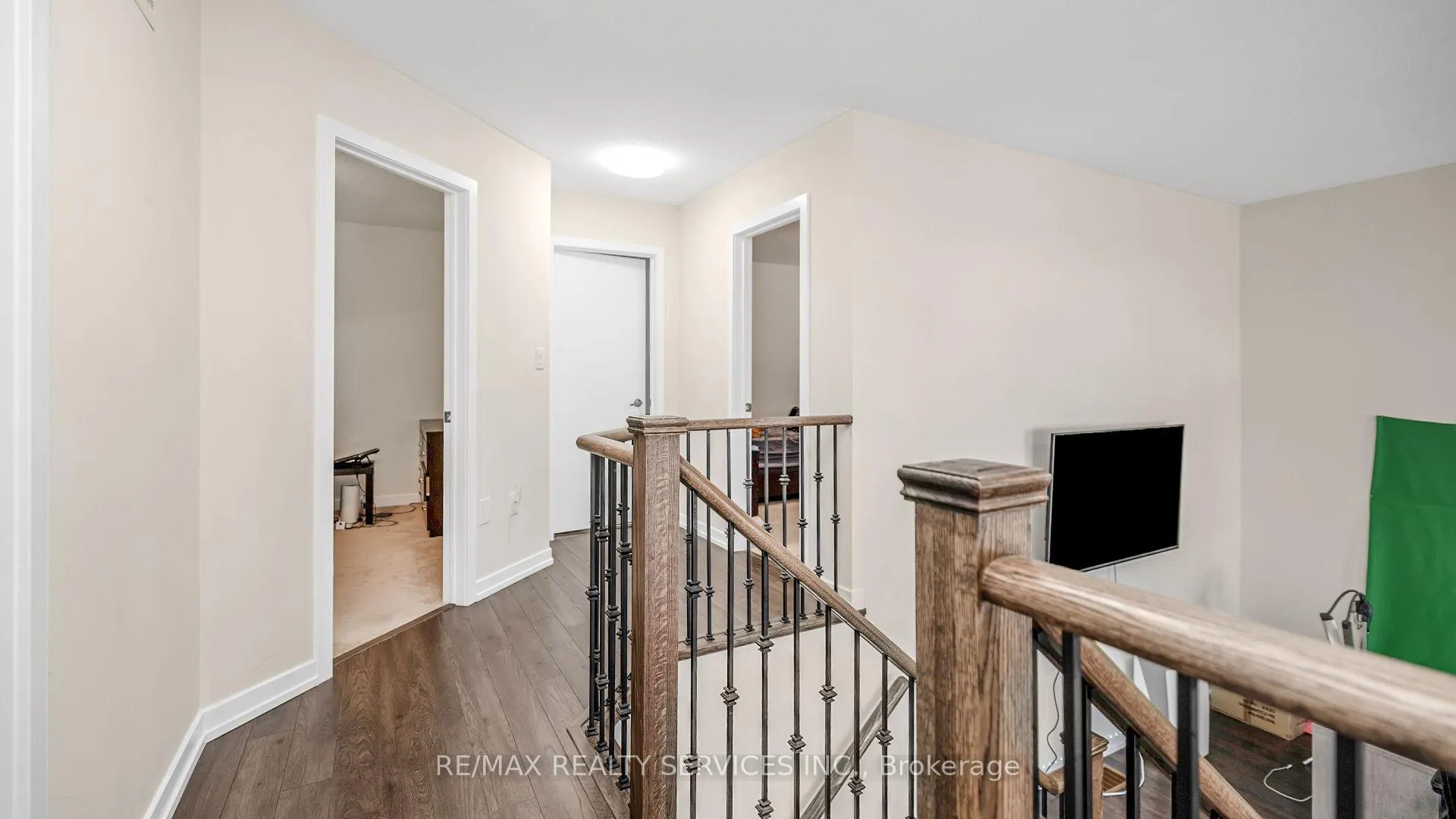 Photo 28 of 16 Pagebrook Crescent E, Hamilton, Stoney Creek Mountain — HOMEH