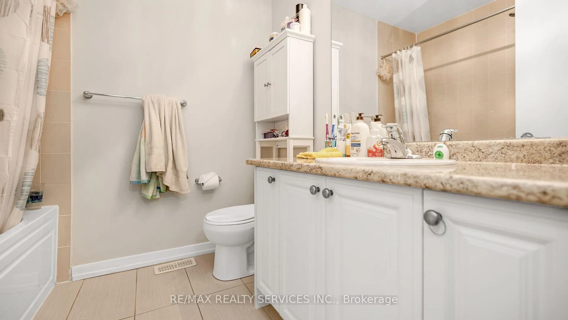 Photo 31 of 16 Pagebrook Crescent E, Hamilton, Stoney Creek Mountain — HOMEH