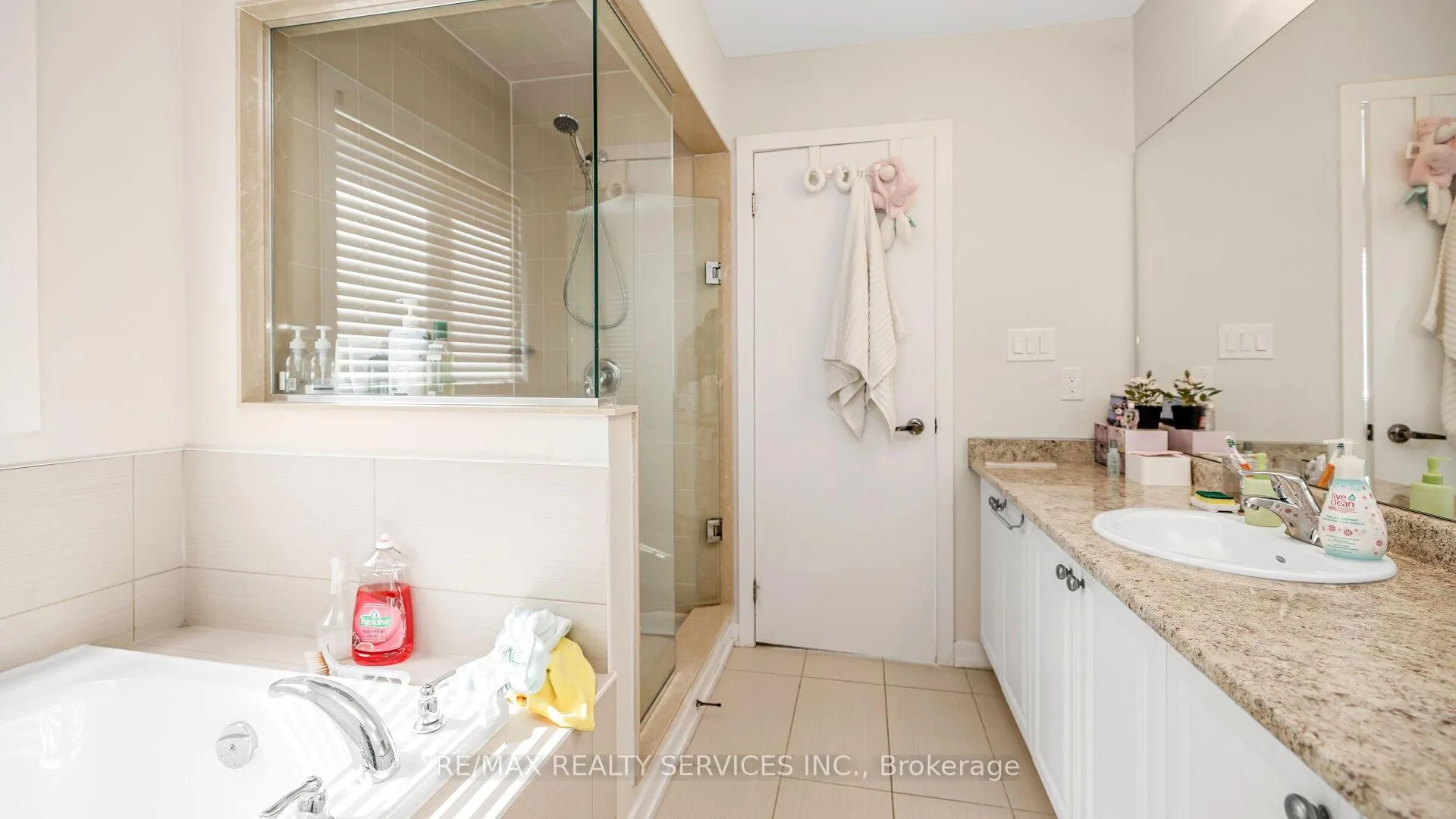 Photo 37 of 16 Pagebrook Crescent E, Hamilton, Stoney Creek Mountain — HOMEH