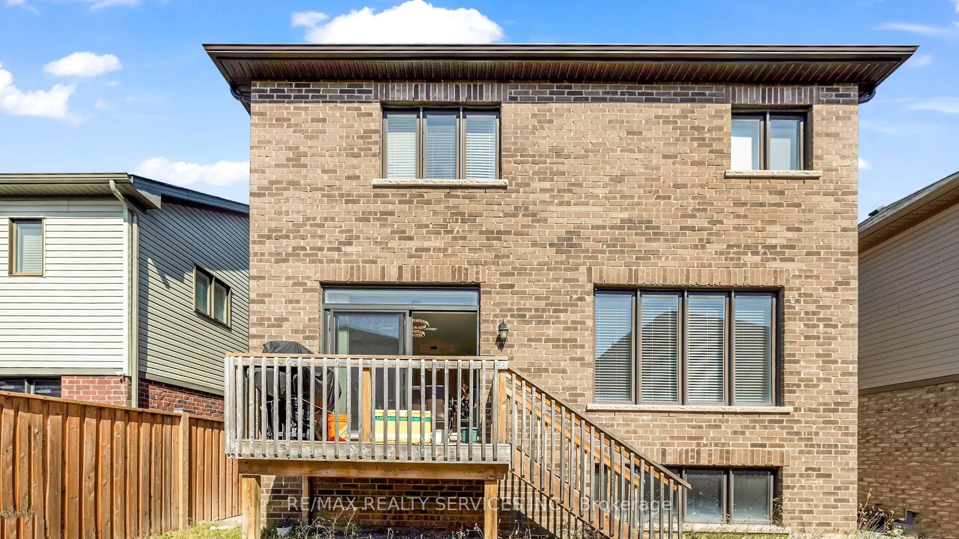 Photo 40 of 16 Pagebrook Crescent E, Hamilton, Stoney Creek Mountain — HOMEH
