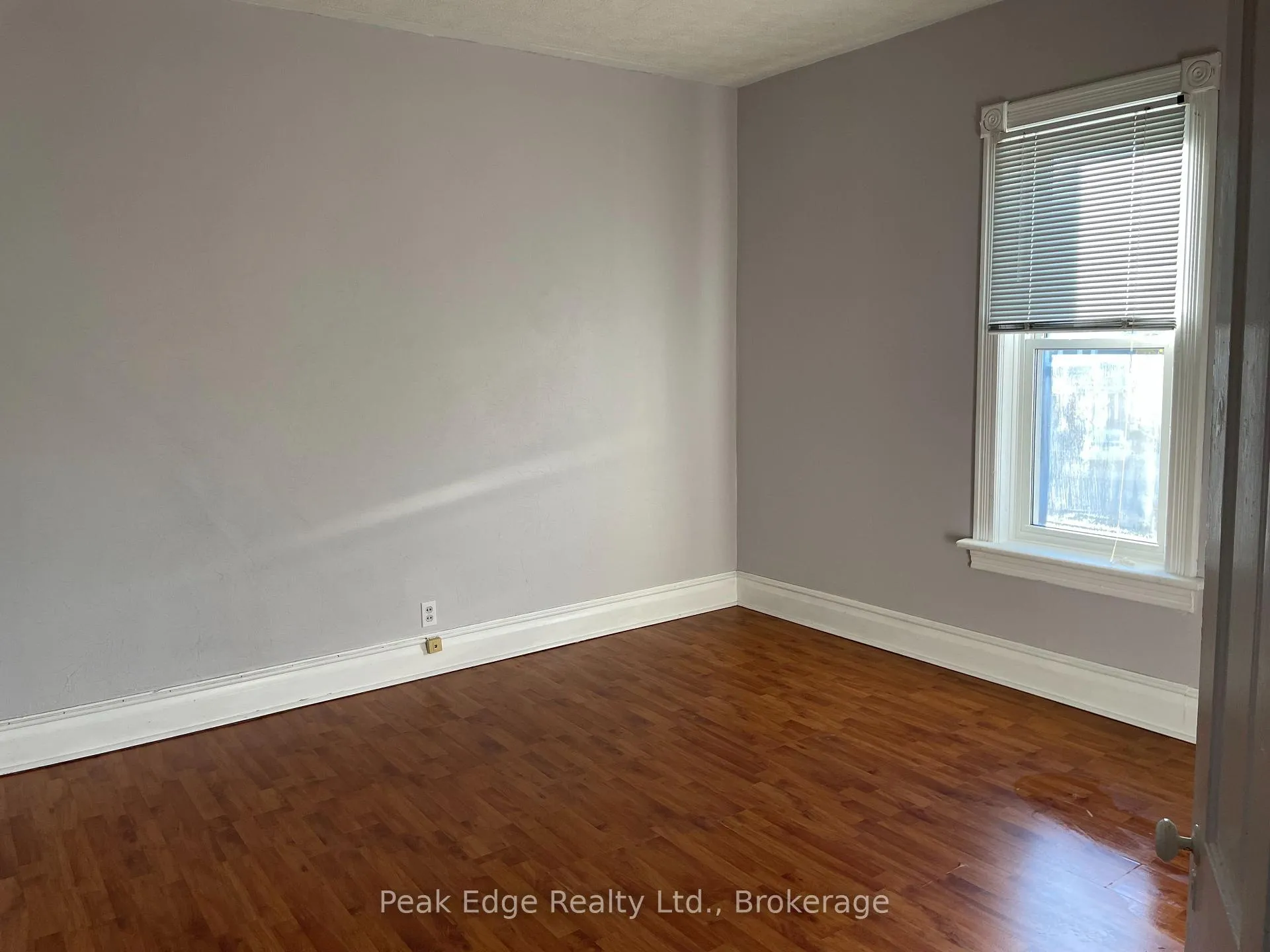 Photo 10 of 7 Durham Street E, Brockton — HOMEH