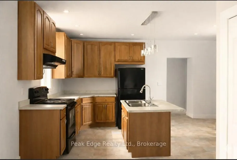 Photo 14 of 7 Durham Street E, Brockton — HOMEH