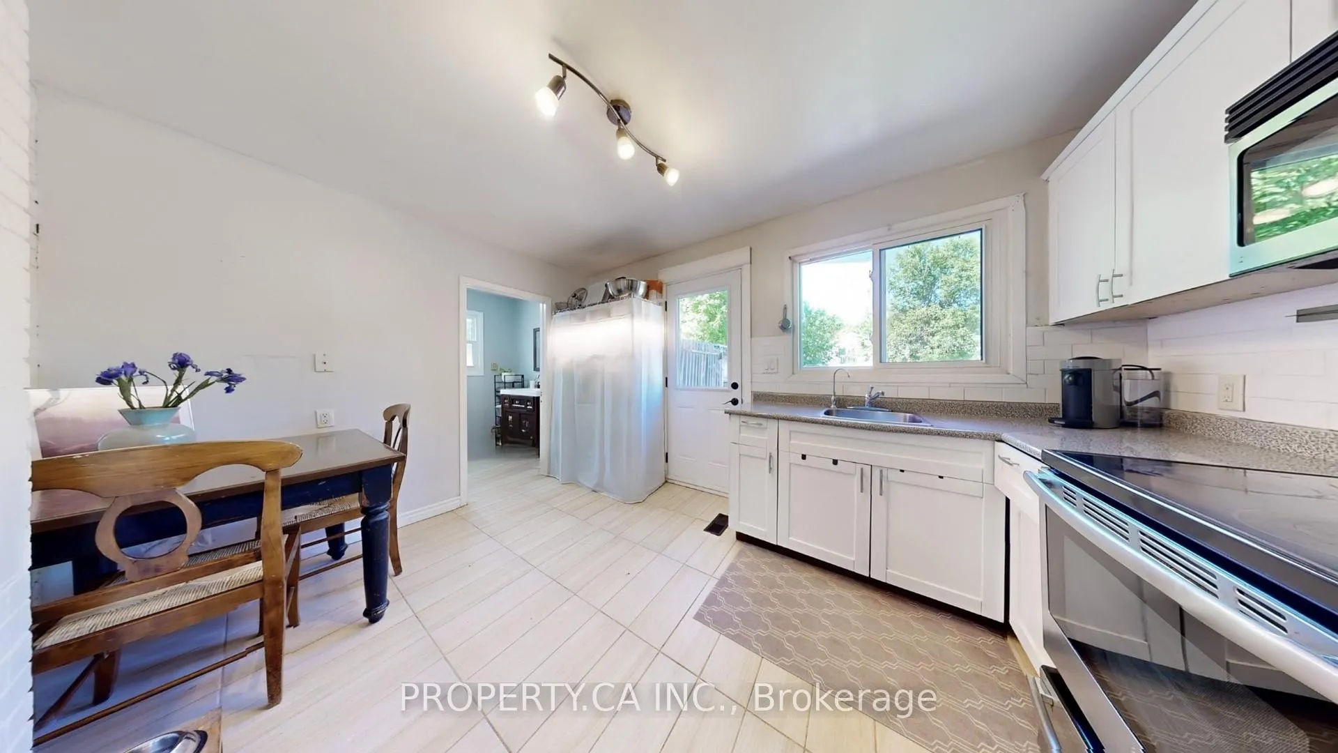 Photo 15 of 106 Park Road S, Oshawa, Vanier — HOMEH