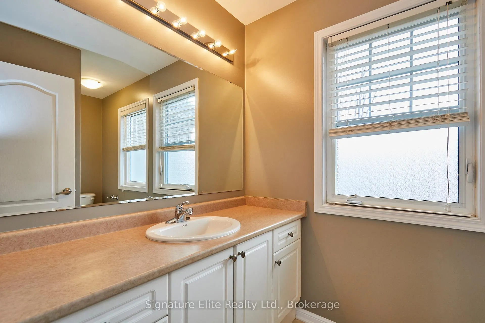 Photo 35 of 58 John W Taylor Avenue, New Tecumseth, Alliston — HOMEH