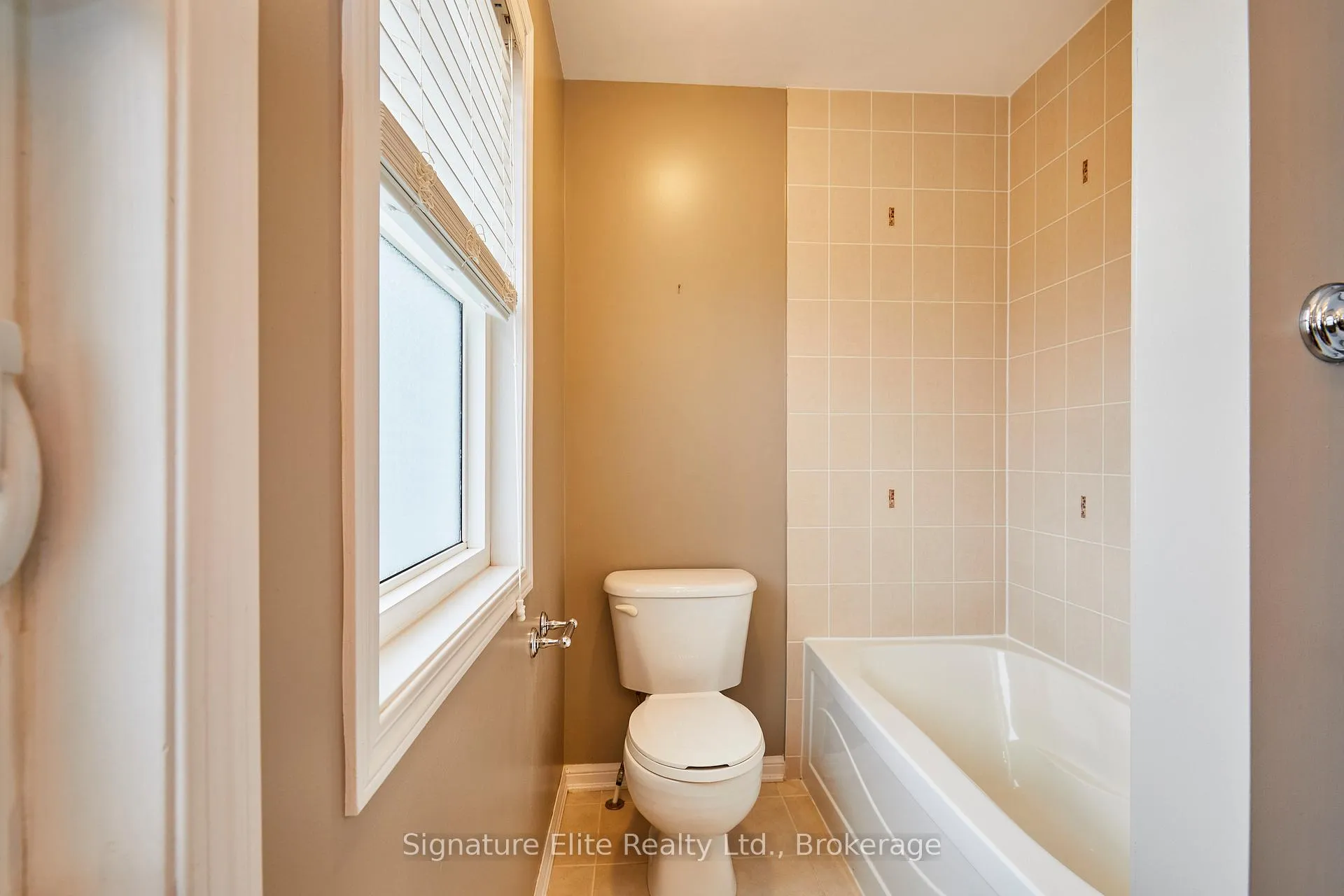 Photo 33 of 58 John W Taylor Avenue, New Tecumseth, Alliston — HOMEH