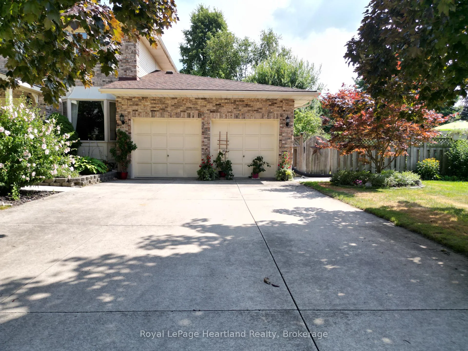 Photo 2 of 15 Kingscourt Crescent, South Huron, Exeter — HOMEH