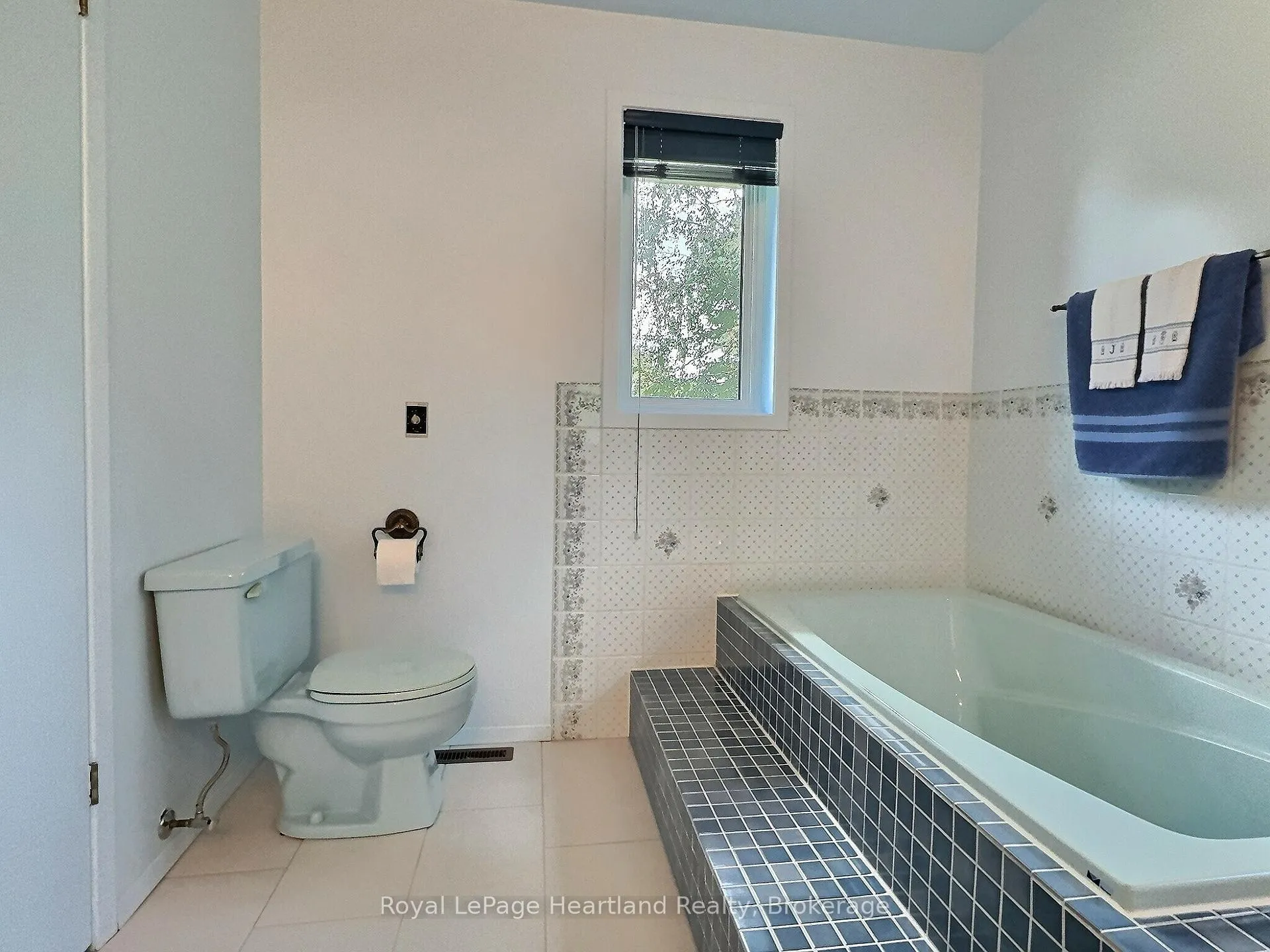 Photo 31 of 15 Kingscourt Crescent, South Huron, Exeter — HOMEH