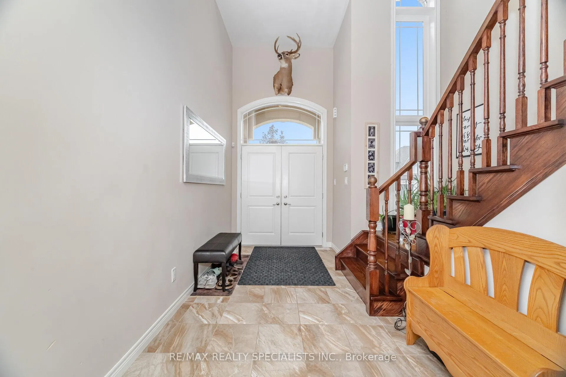 Photo 4 of 118 Lampman Drive, Grimsby, Grimsby West — HOMEH