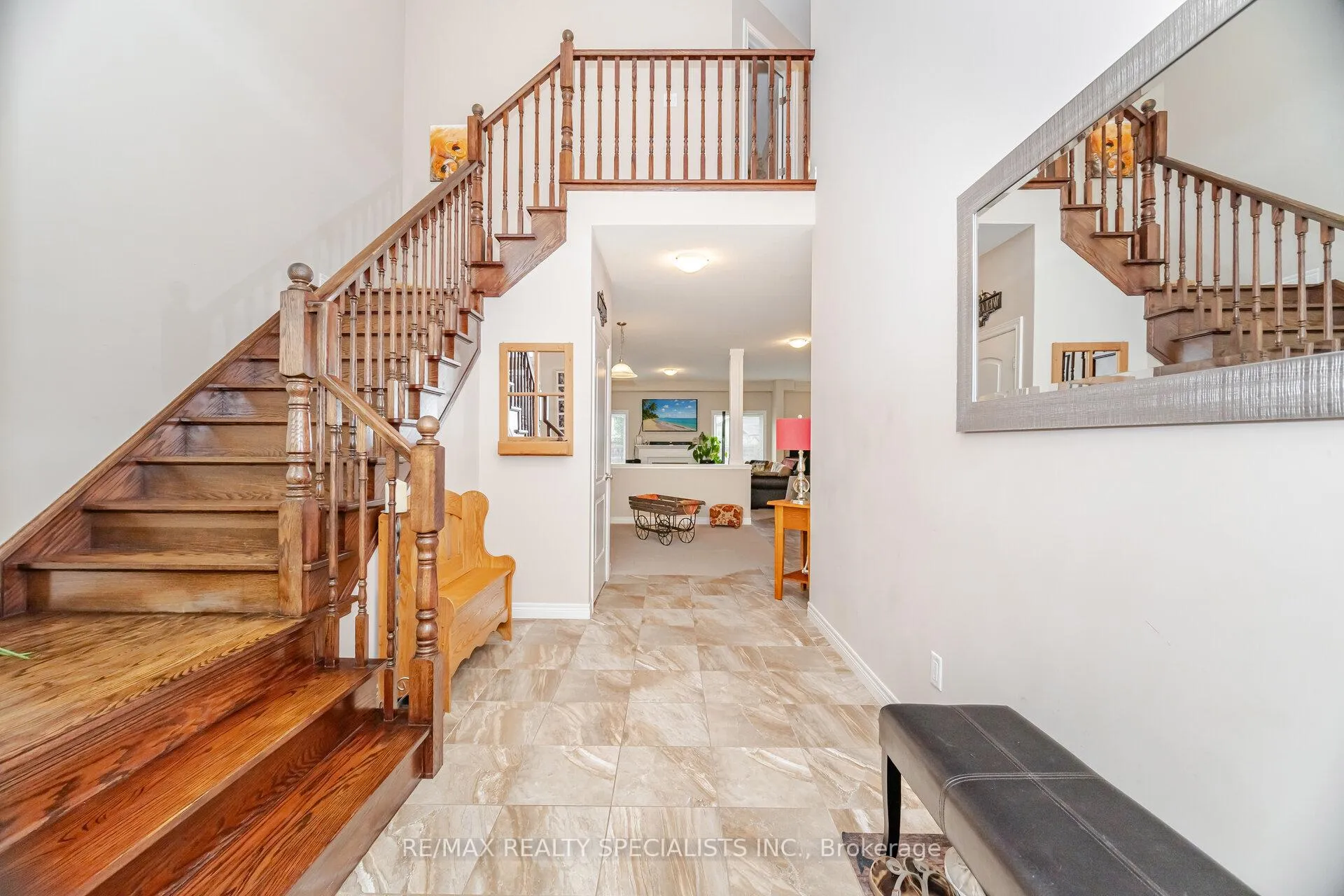 Photo 5 of 118 Lampman Drive, Grimsby, Grimsby West — HOMEH