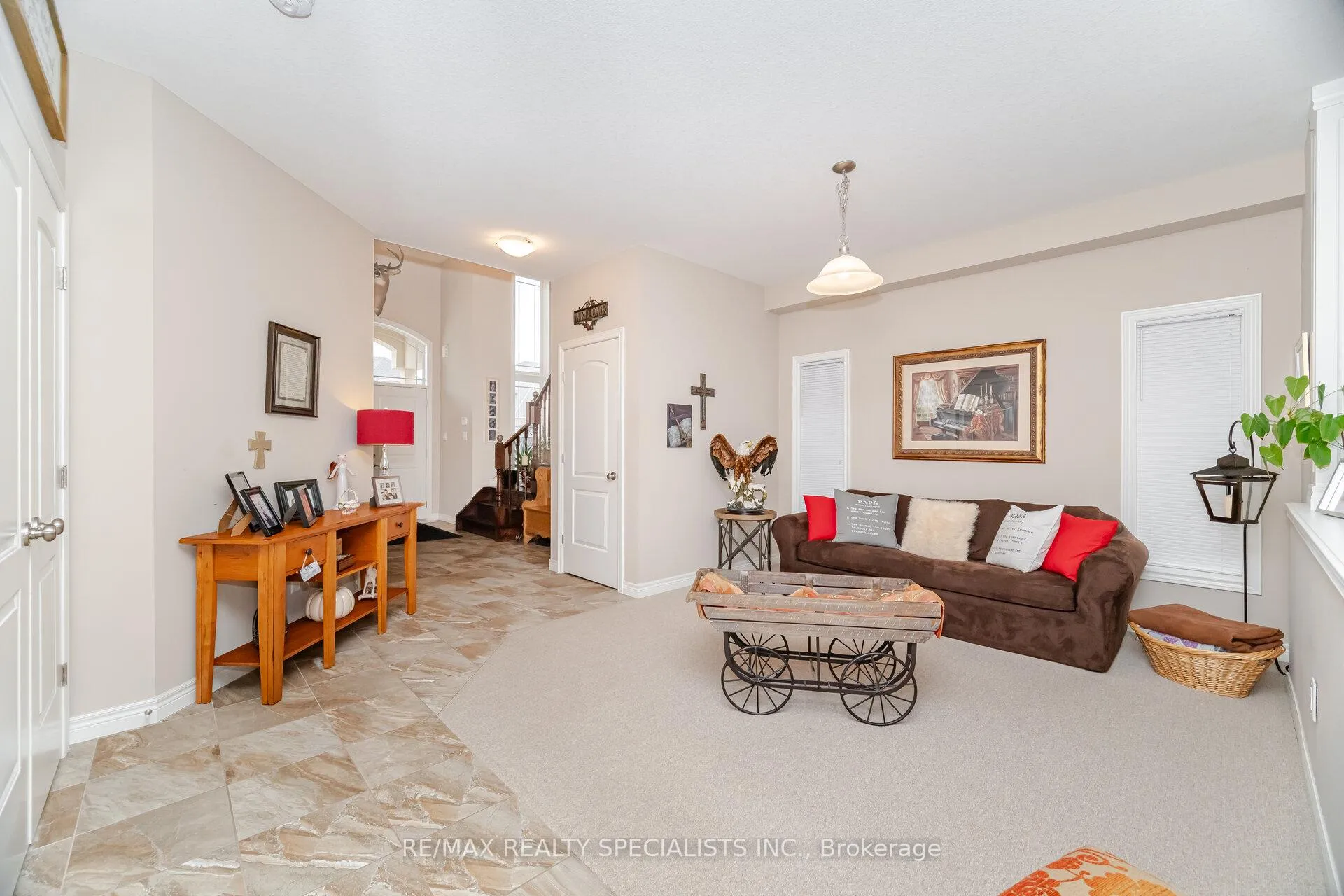 Photo 6 of 118 Lampman Drive, Grimsby, Grimsby West — HOMEH