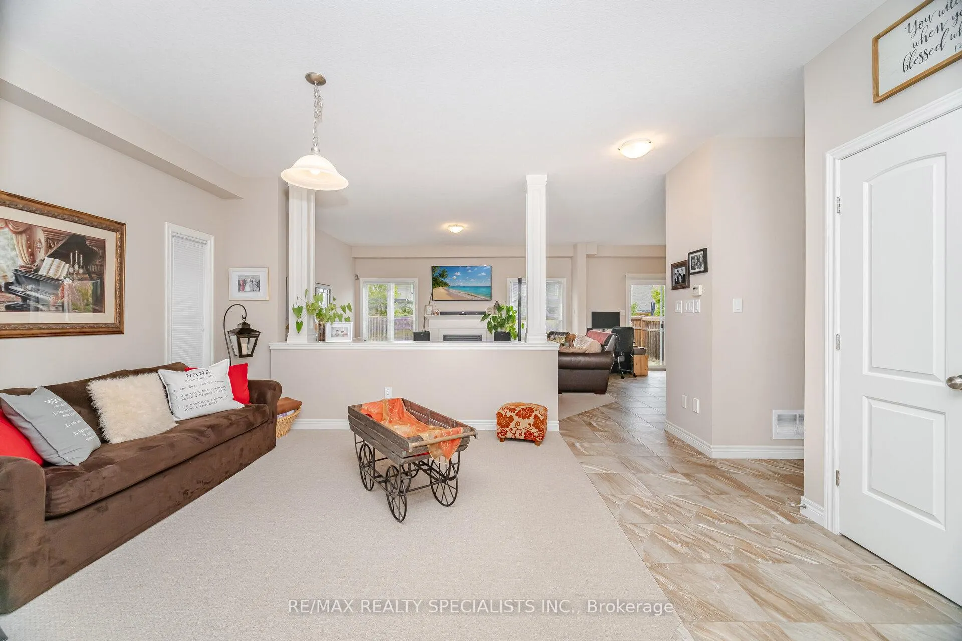 Photo 9 of 118 Lampman Drive, Grimsby, Grimsby West — HOMEH