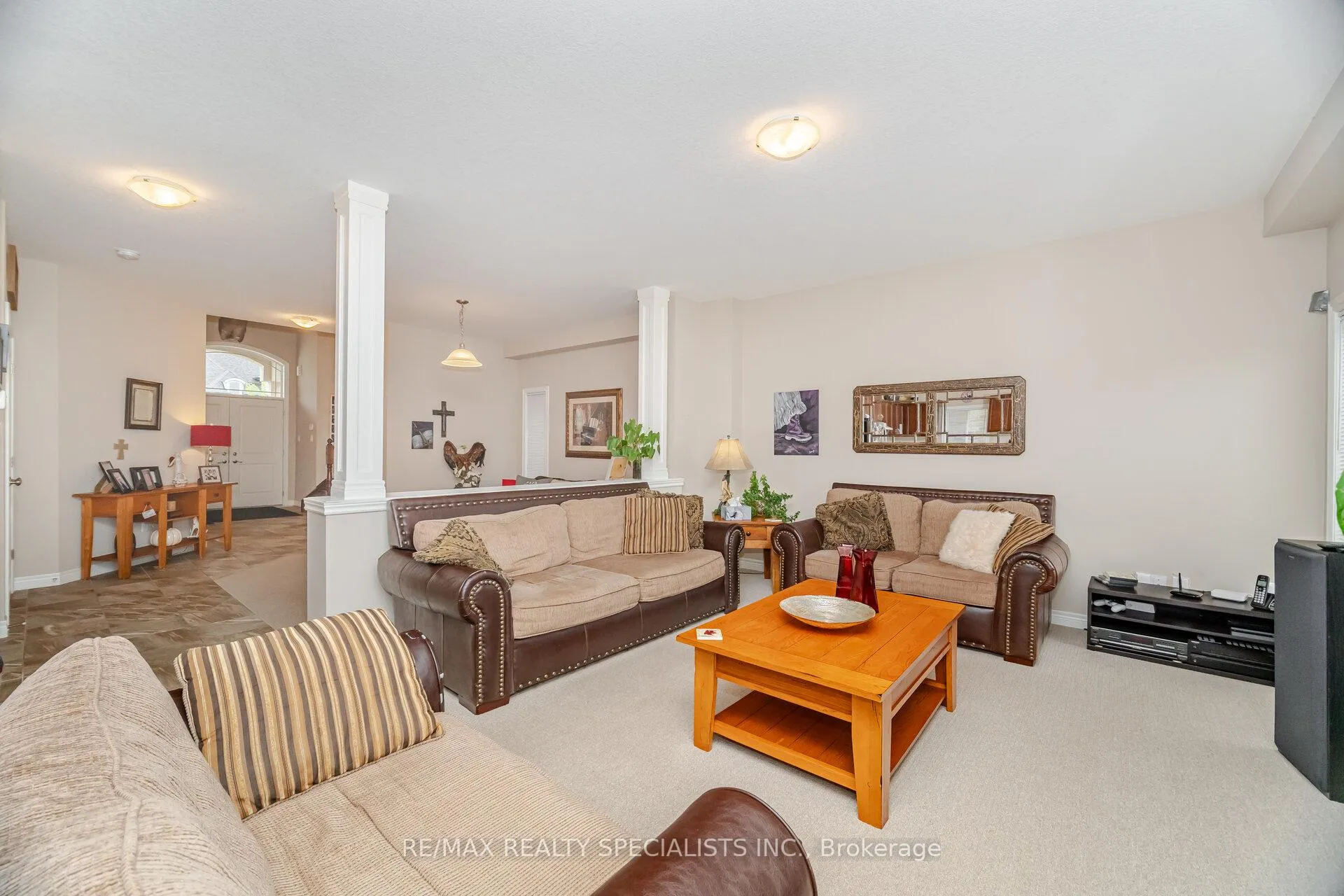 Photo 10 of 118 Lampman Drive, Grimsby, Grimsby West — HOMEH