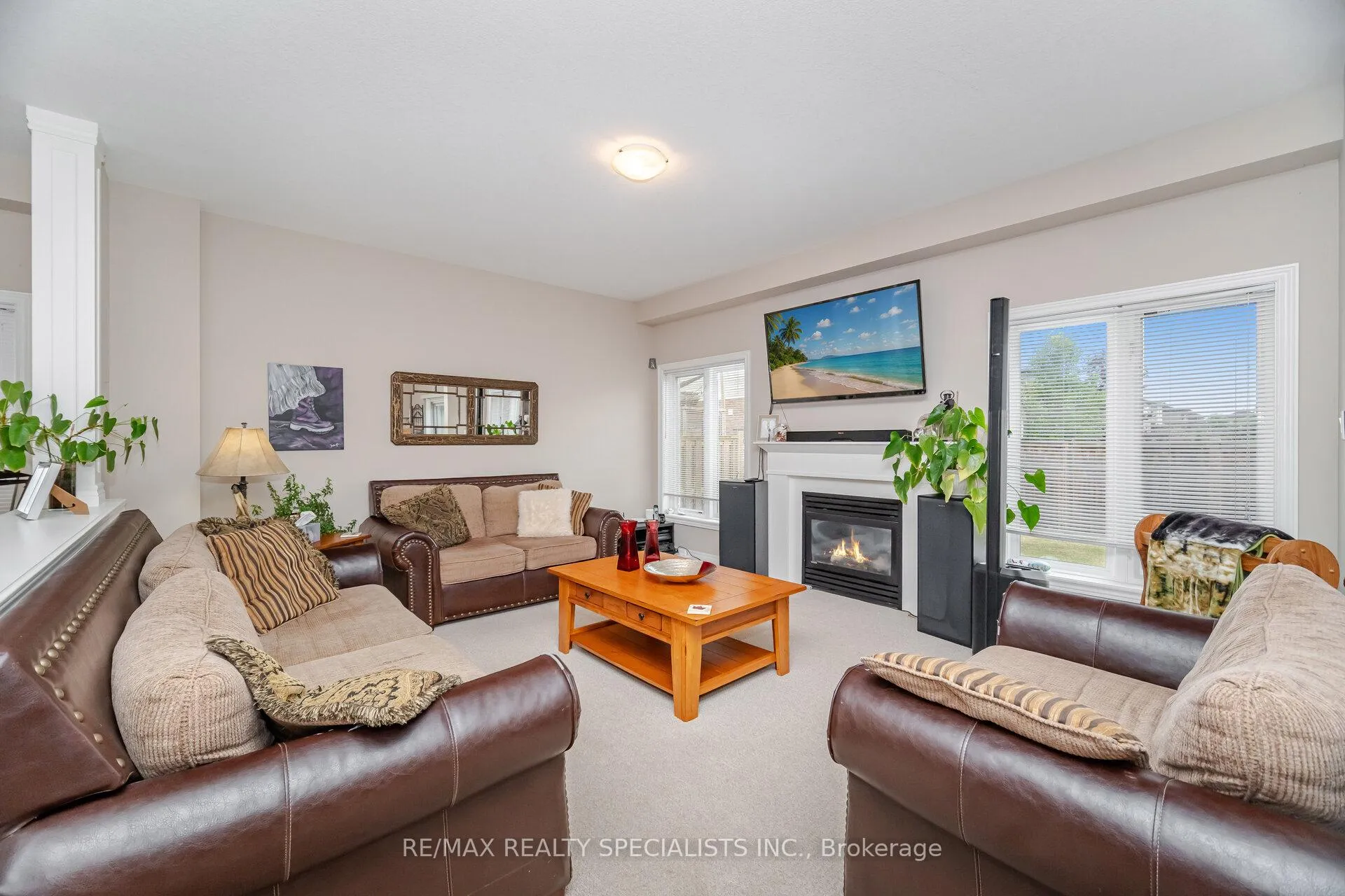 Photo 11 of 118 Lampman Drive, Grimsby, Grimsby West — HOMEH
