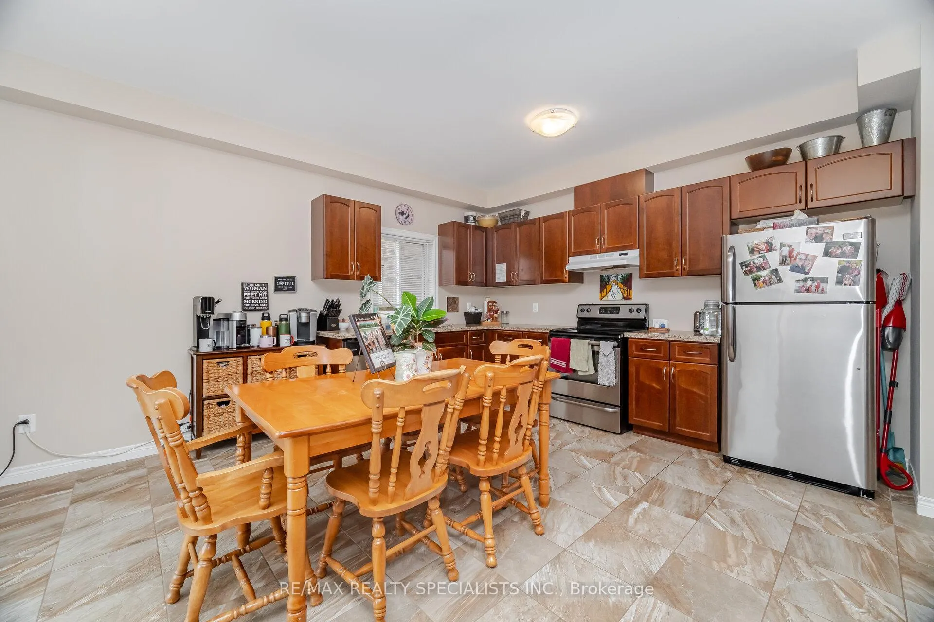 Photo 15 of 118 Lampman Drive, Grimsby, Grimsby West — HOMEH