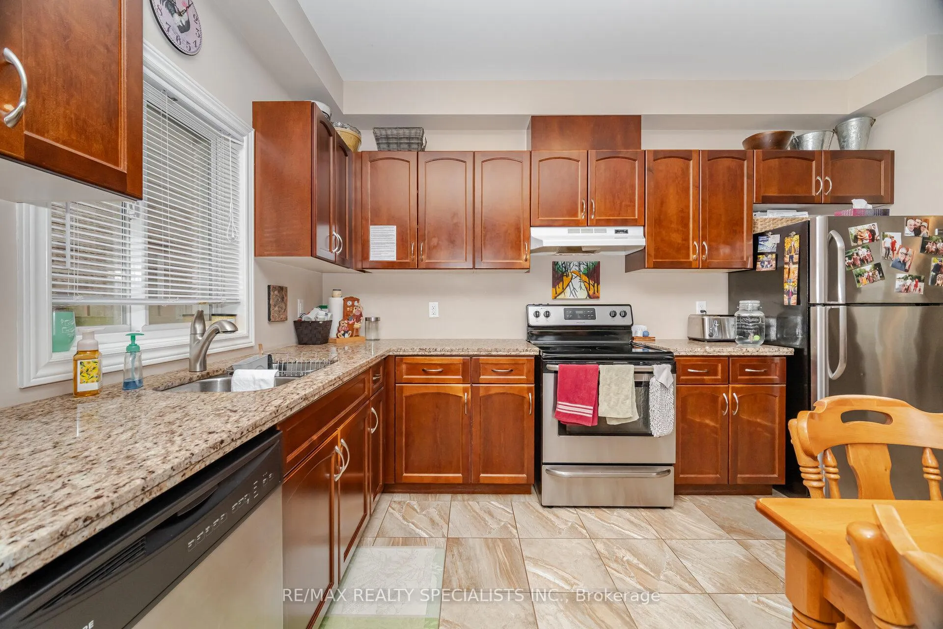 Photo 17 of 118 Lampman Drive, Grimsby, Grimsby West — HOMEH