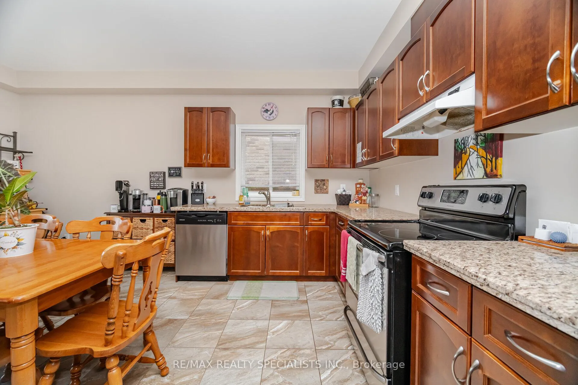 Photo 18 of 118 Lampman Drive, Grimsby, Grimsby West — HOMEH